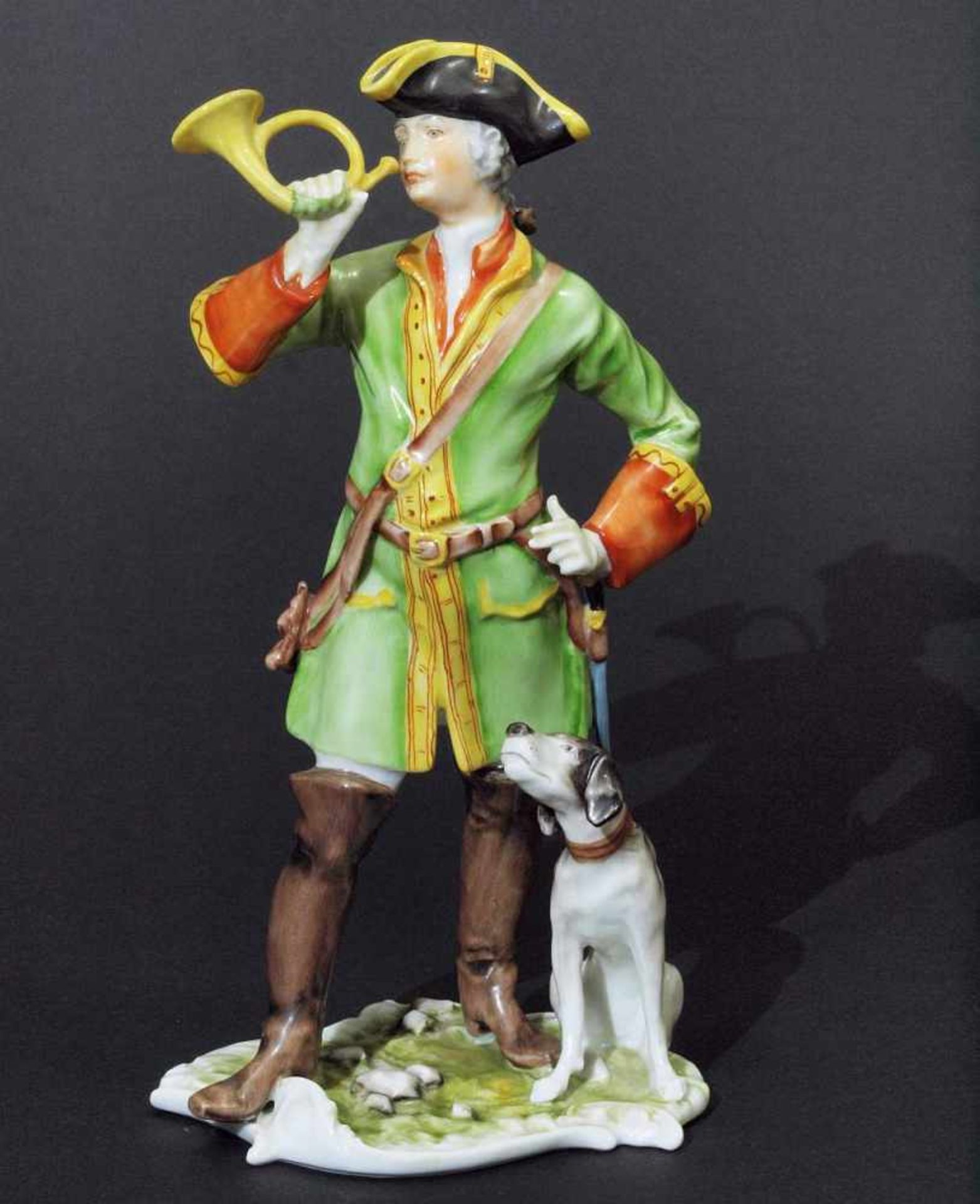 Figurengruppe "Postillon mit Posthorn und Hund". Figurengruppe "Postillon mit Posthorn und Hund", - Bild 2 aus 6