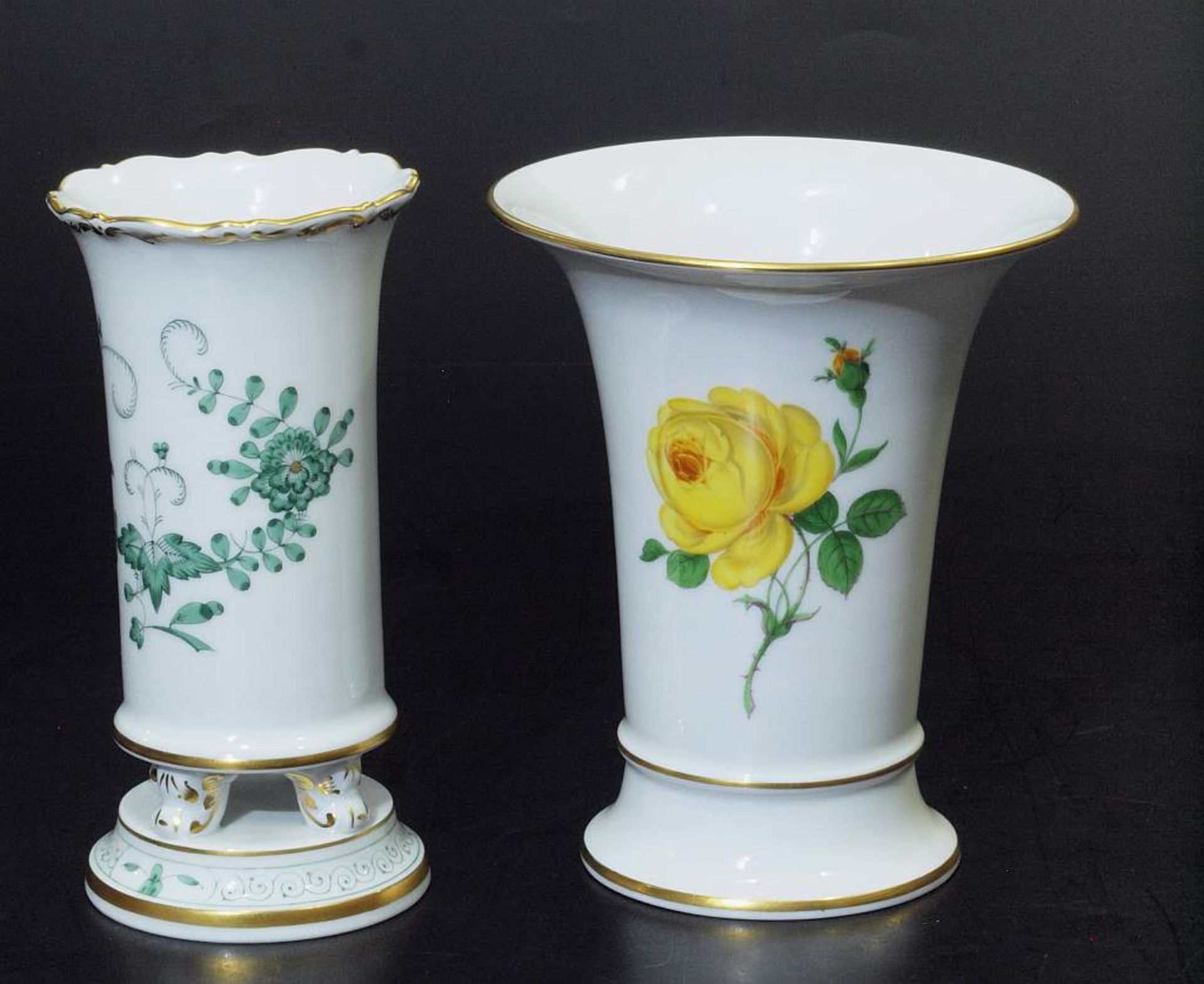 Zwei Vasen. Zwei Vasen. MEISSEN, Marke 1972 - 1980. 1) Kratervase, 1. Wahl, Dekor "Gelbe Rose", gold - Image 2 of 4