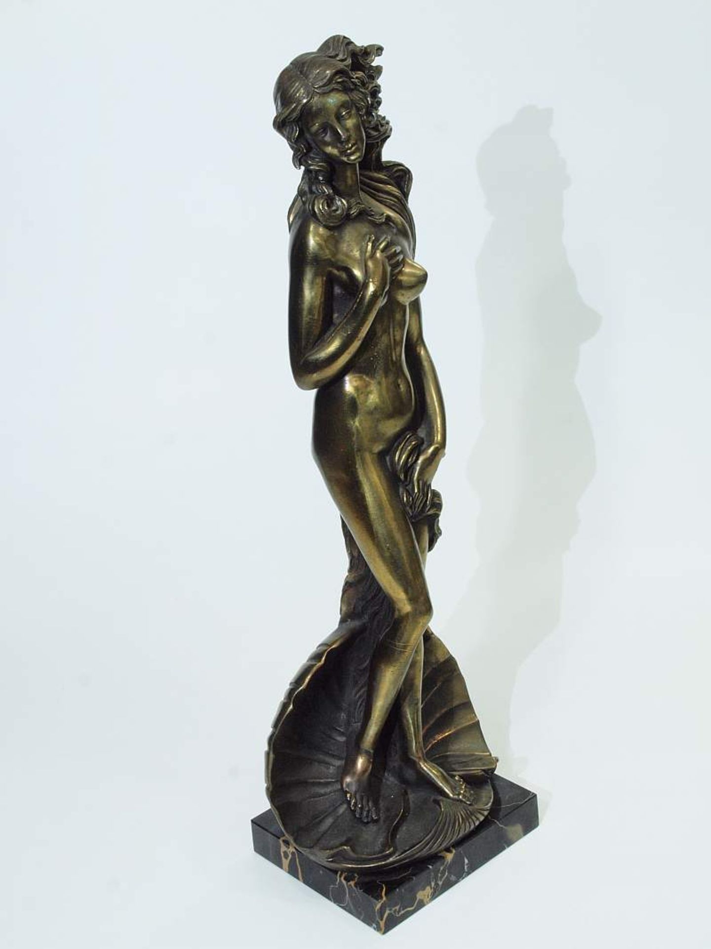 Skulptur "Die Geburt der Venus". Skulptur "Die Geburt der Venus". 20. Jahrhundert. Messing. - Bild 3 aus 5