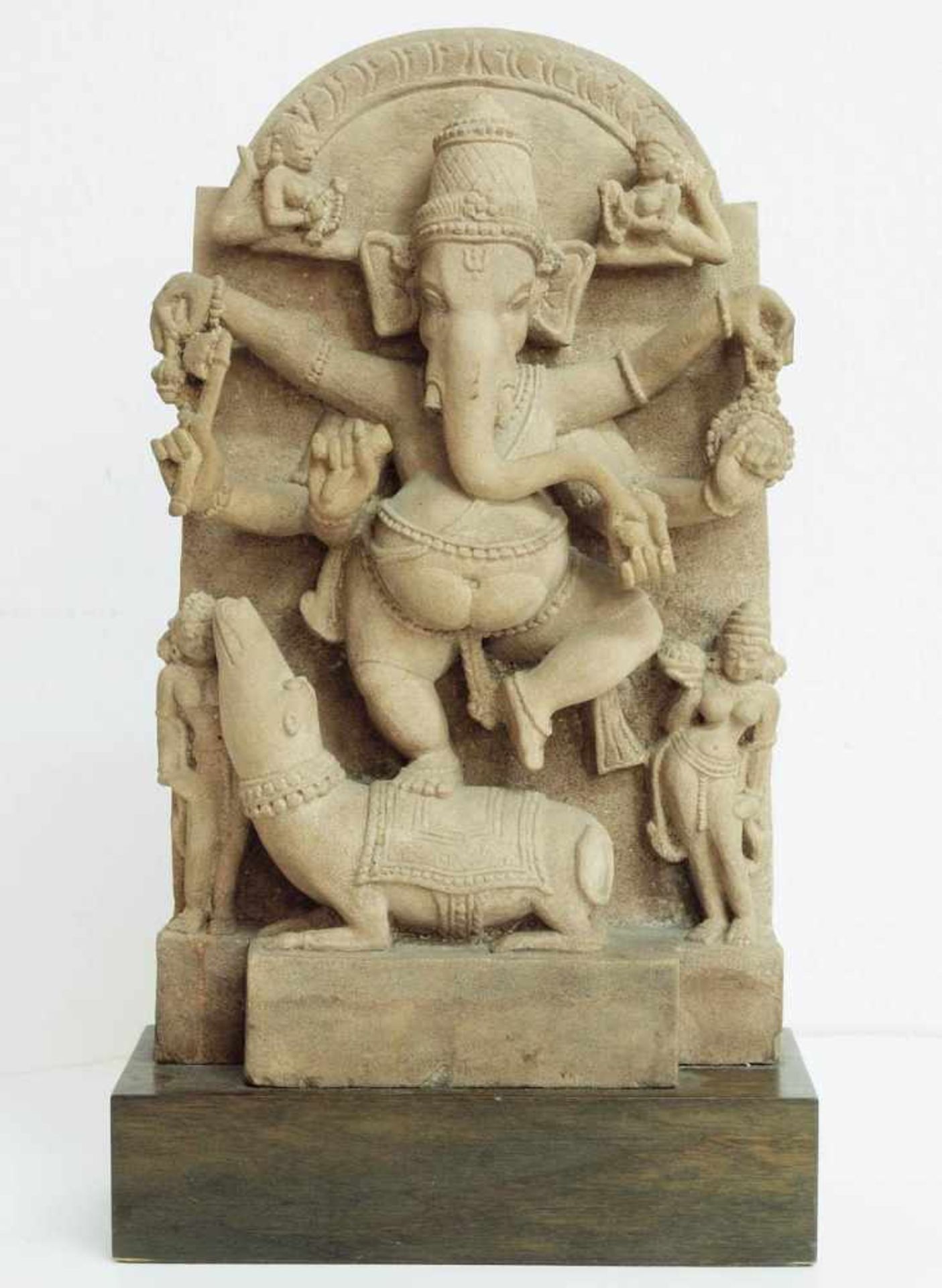 Sechsarmiger Ganesha. Sechsarmiger Ganesha. 20. Jahrhundert. Plastik. Sitzender Elefantengott ( - Image 2 of 5