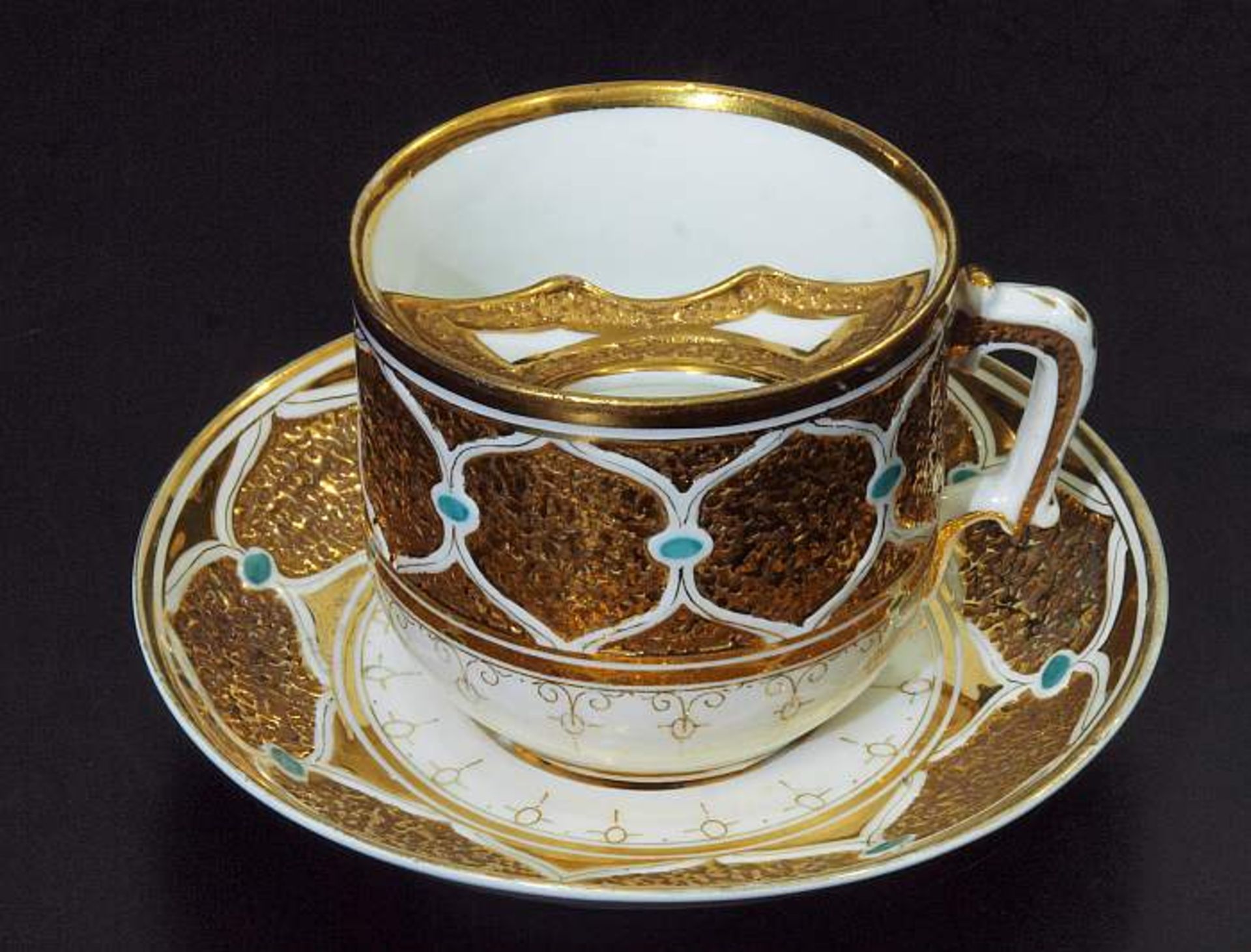 Seltene Barttasse. Seltene Barttasse. Schlesien, um 1890 - 1900. Tasse und Untertasse in