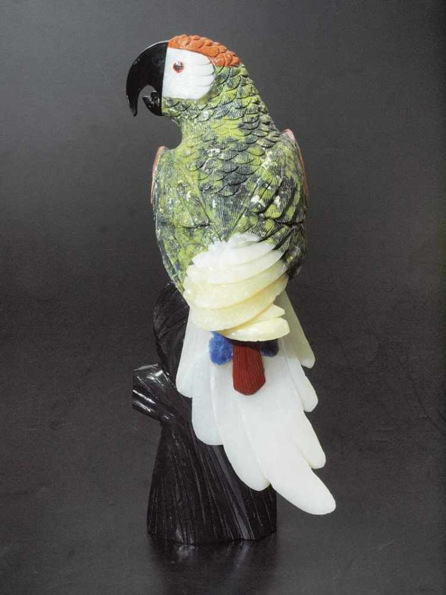 Papagei aus mehrfarbigen Mineralien. Papagei aus mehrfarbigen Mineralien. 20. Jahrhundert. - Image 3 of 5