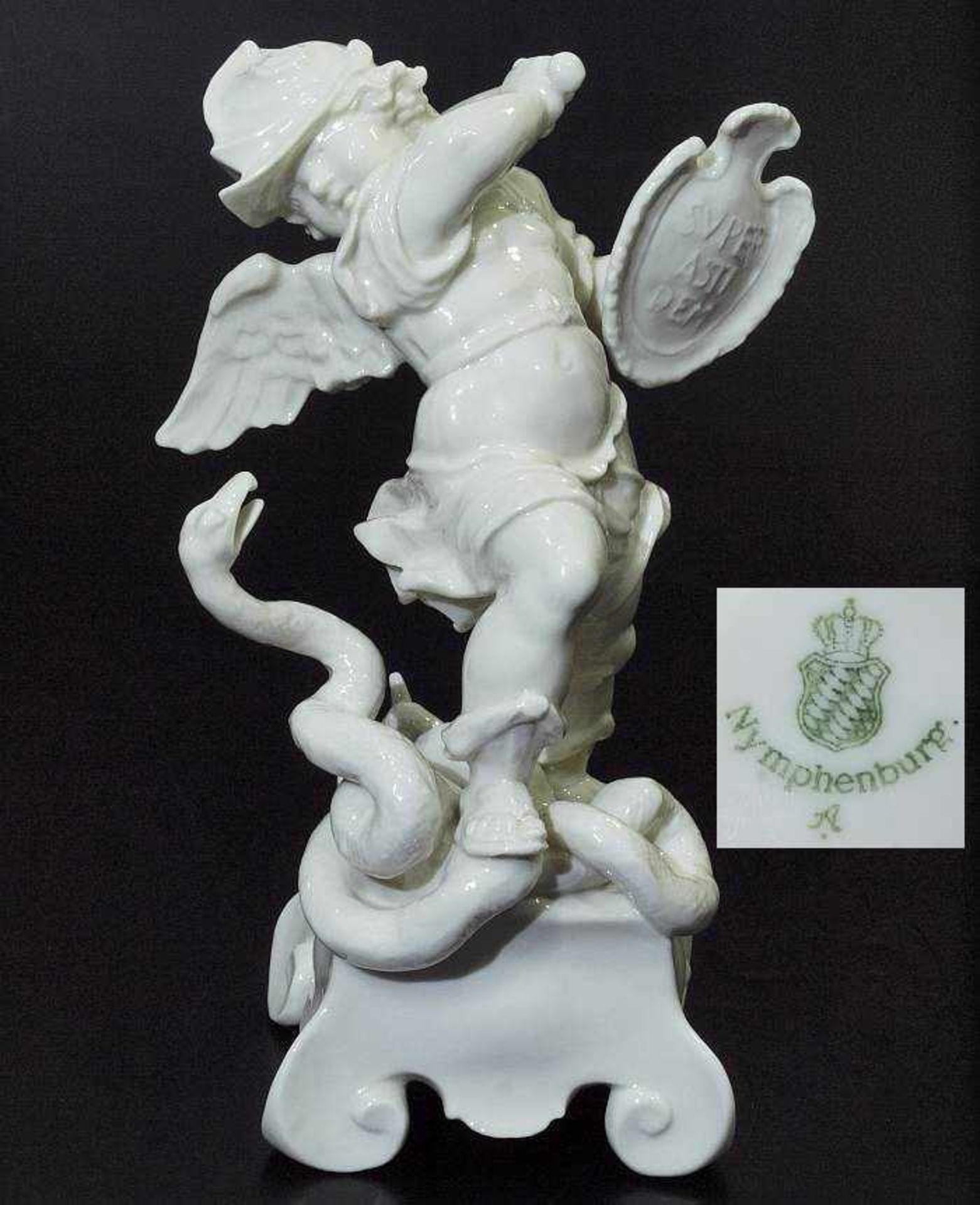 Putto der Mariensäule mit Schlange Putto der Mariensäule mit Schlange. NYMPHENBURG, Modell Nr. 931/