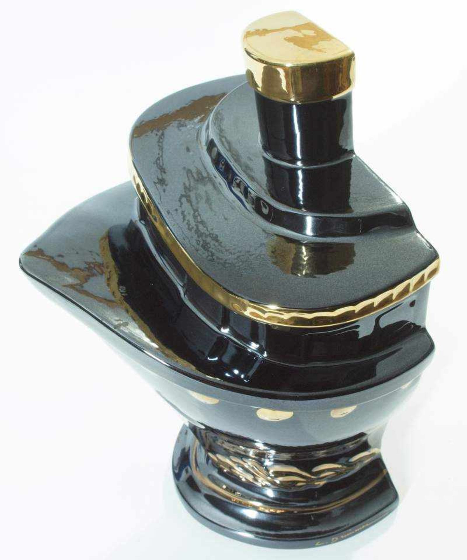 Bug der Titanic. Bug der Titanic. Keramik schwarz glasiert, partiell in Goldoptik staffiert. - Bild 4 aus 4