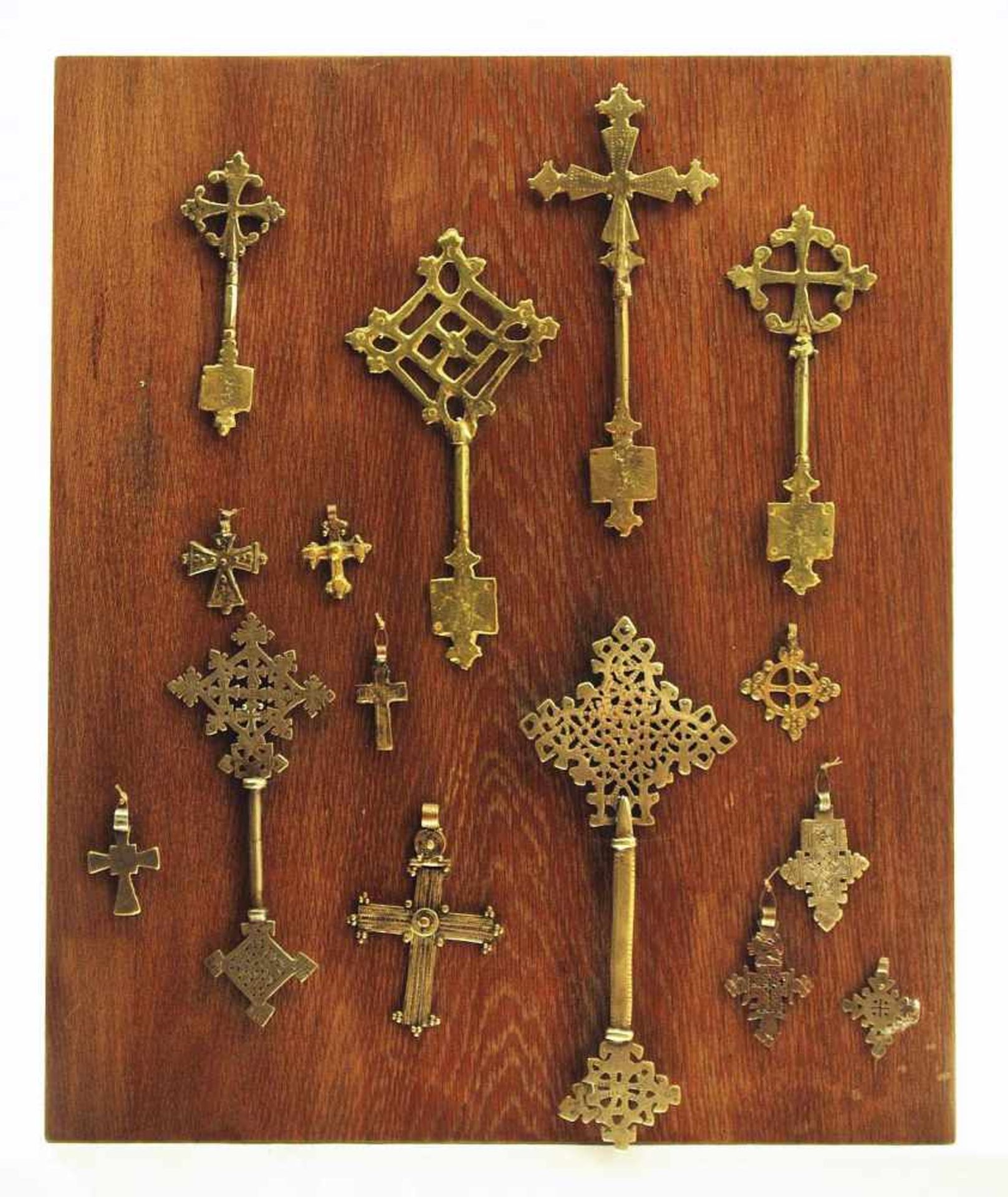 Sammlung von äthiopischen Kreuzen Sammlung von äthiopischen Kreuzen. 15 Teile. Mit Expertisen: 1) - Bild 2 aus 5