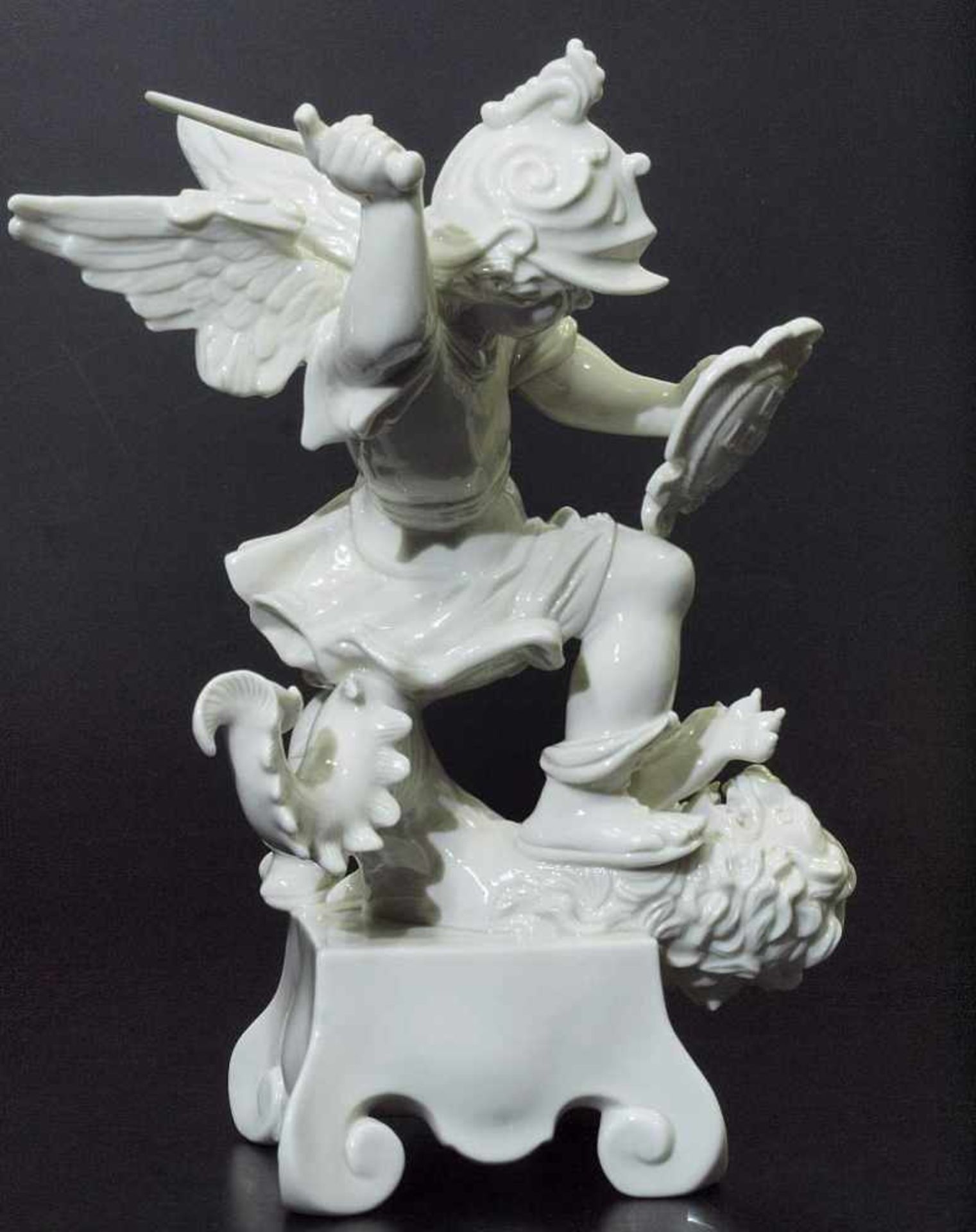 Putto der Mariensäule mit Löwe. Putto der Mariensäule mit Löwe. NYMPHENBURG, Modell Nr. 933/2, - Bild 3 aus 7