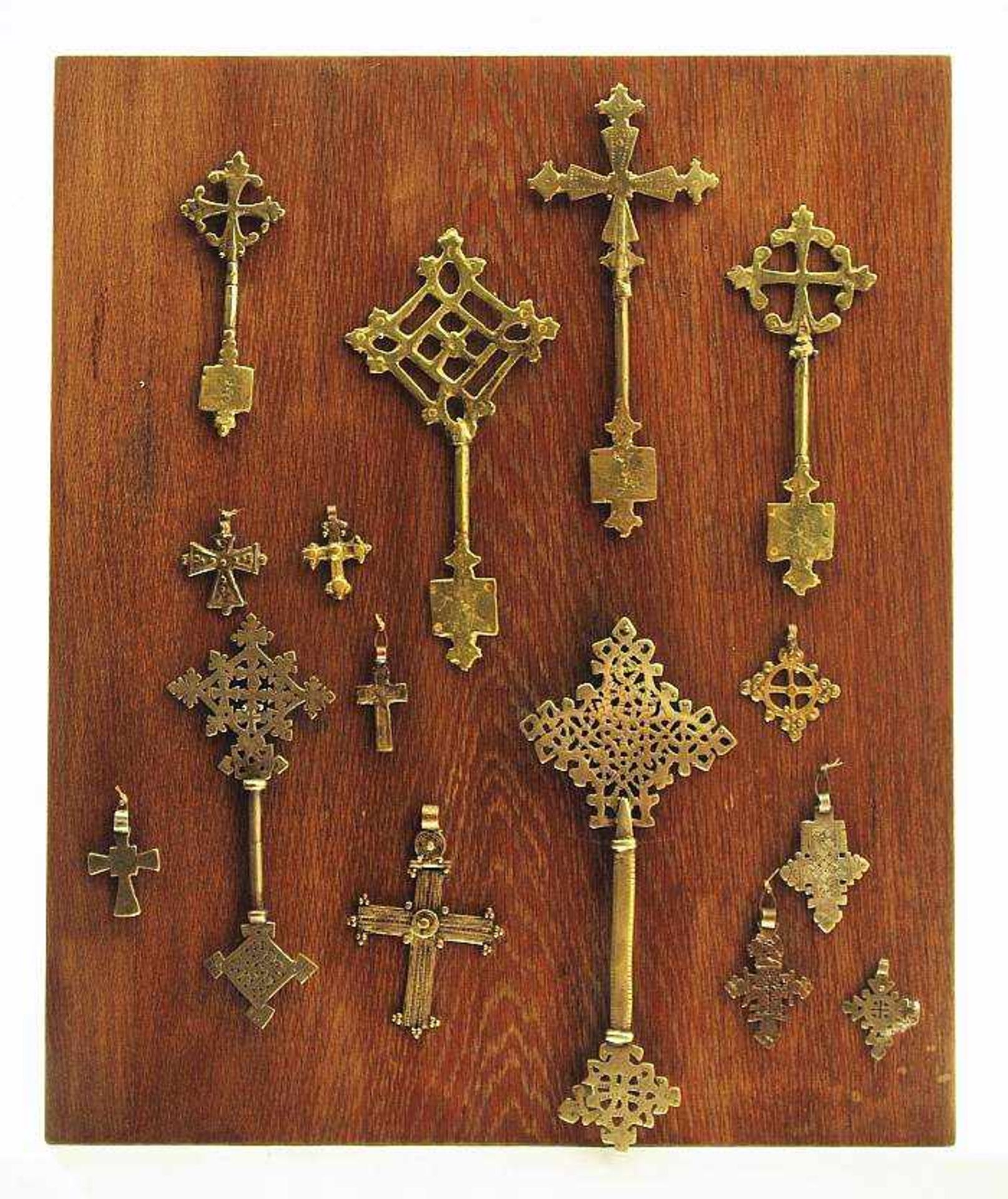 Sammlung von äthiopischen Kreuzen Sammlung von äthiopischen Kreuzen. 15 Teile. Mit Expertisen: 1)