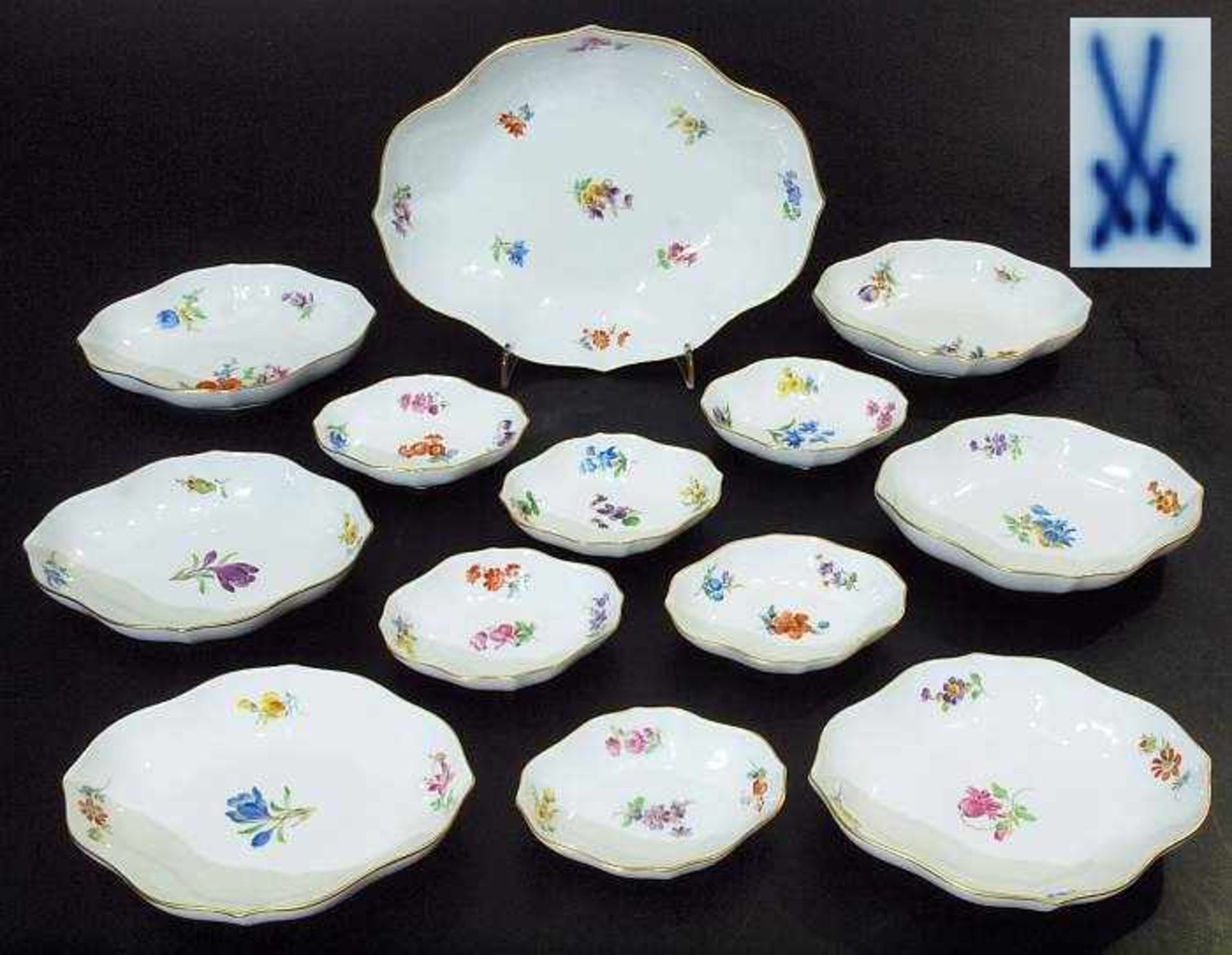 Konvolut Pralinenschalen. Große Pralinenschale mit 6er Satz kleinen. MEISSEN, Marke 1924 -1934, 1.