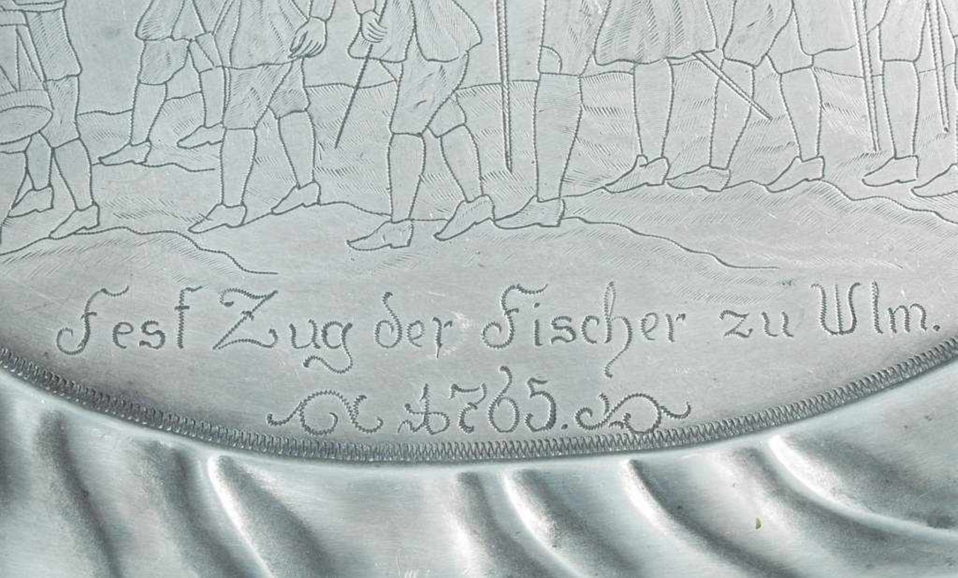 Zinntablett Fest Zug der Fischer zu Ulm 1765. Zinntablett Fest Zug der Fischer zu Ulm 1765. - Bild 3 aus 4