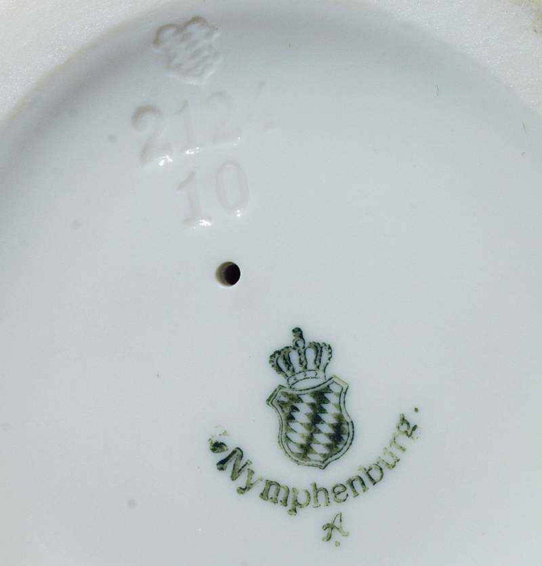 Putto mit bayerischem Wappen. Putto mit bayerischem Wappen. NYMPHENBURG, Marke 1976 - 1997. - Image 6 of 6