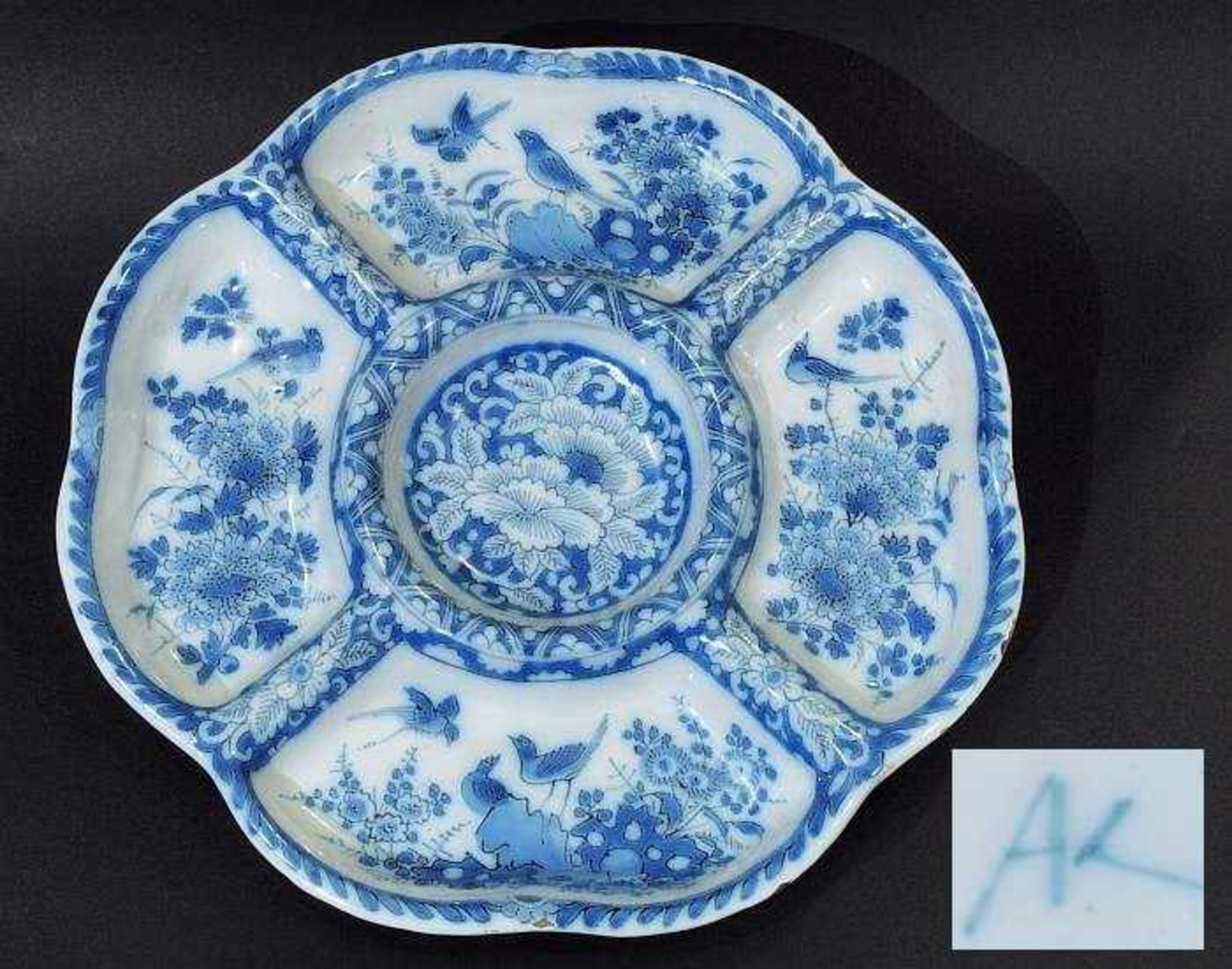 Gewürzschale in blauweiß im Kangxi-Stil. Gewürzschale in blauweiß im Stil der Kangxi-Periode (1662 -