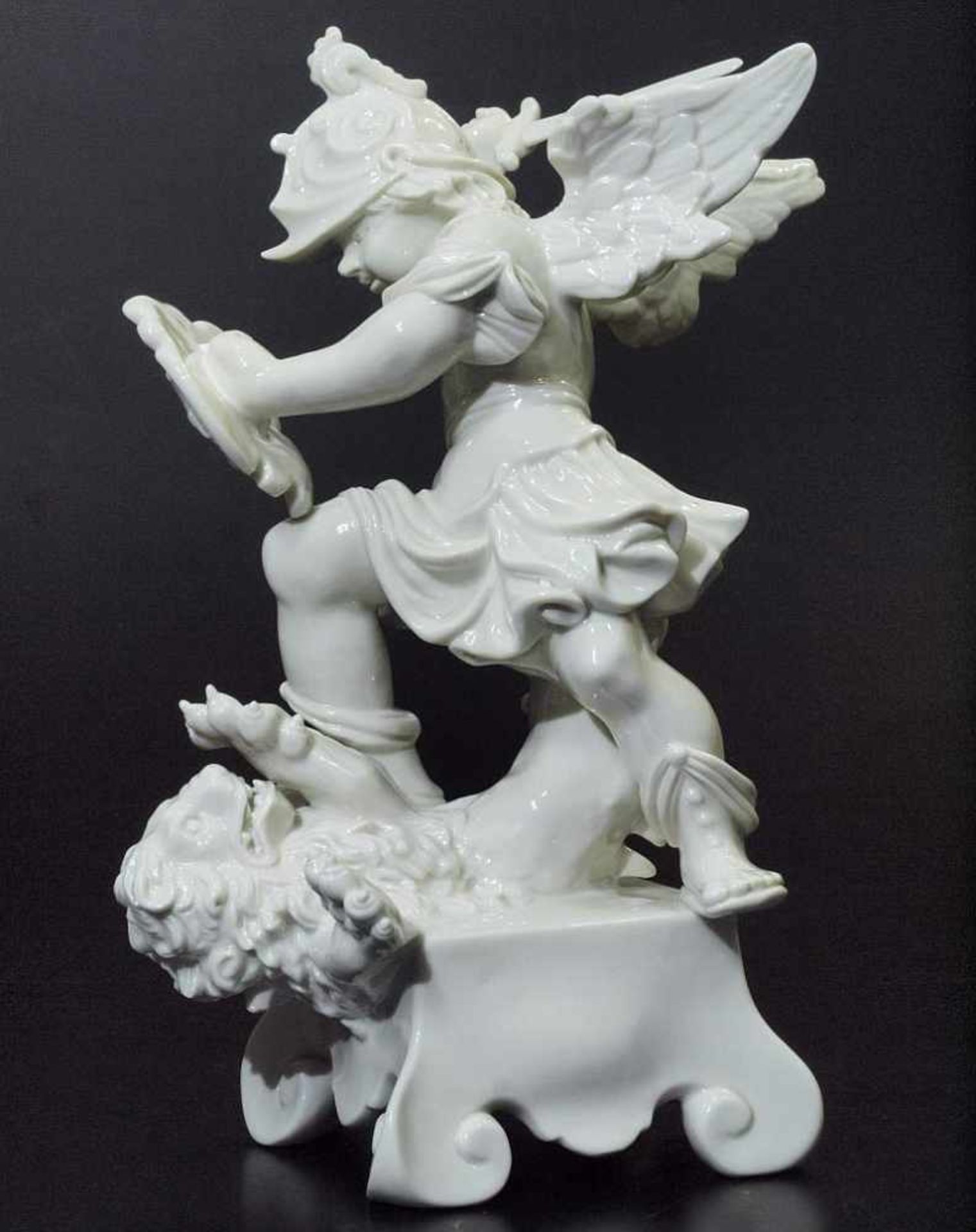 Putto der Mariensäule mit Löwe. Putto der Mariensäule mit Löwe. NYMPHENBURG, Modell Nr. 933/2, - Bild 4 aus 7