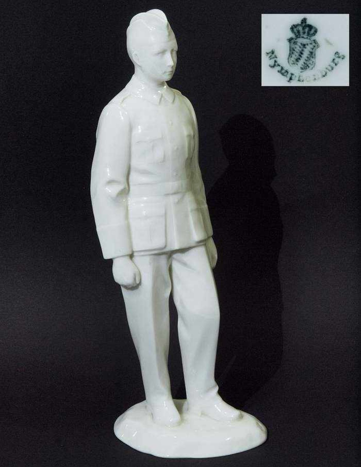 Militärfigur. Militärfigur. NYMPHENBURG, Entwurf Weinmann, Sept. 1941. Modell Nr. 898. "