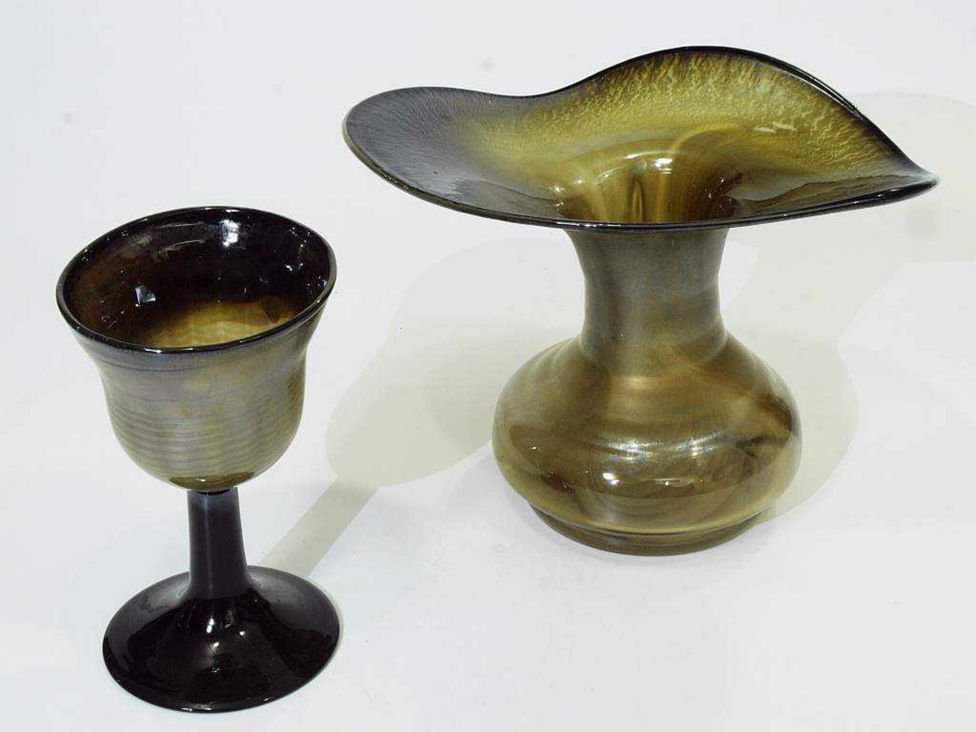 Konvolut: vier Vasen, ein Kelchglas. Glashütte EISCH. Konvolut: vier Vasen, ein Kelchglas. Glashütte - Bild 3 aus 7