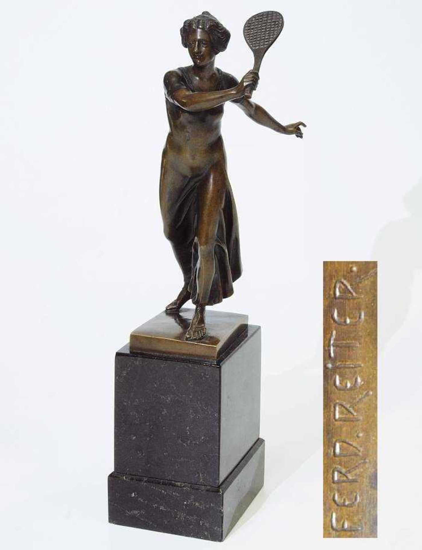 REITER, Ferd.REITER, Ferd., 20. Jahrhundert. Wohl Bronze. Tennisspielerin in bewegter
