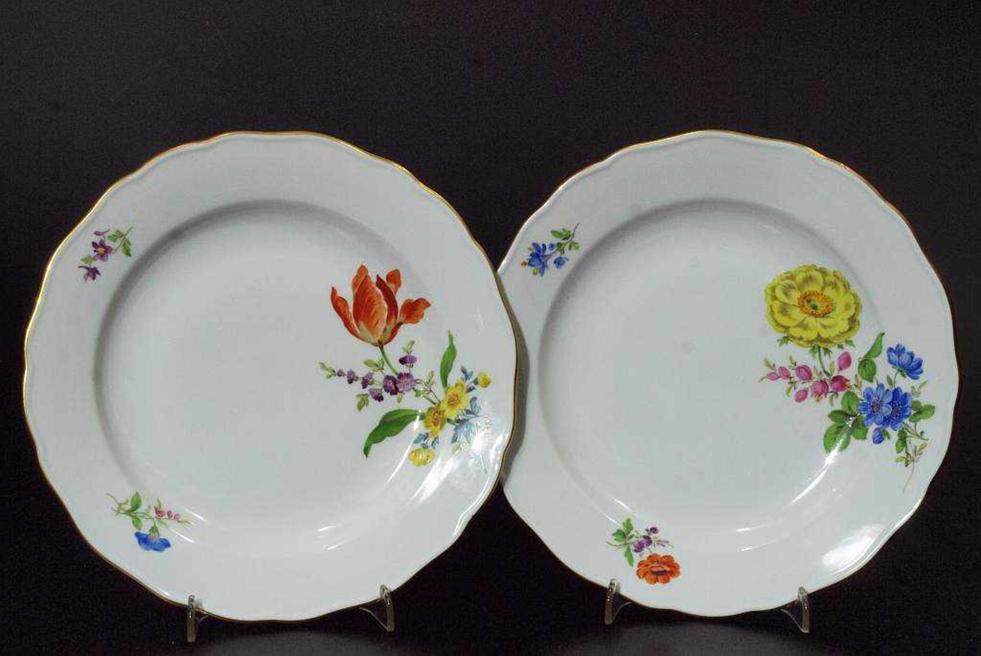 Paar Dessertteller.Paar Dessertteller. MEISSEN, nach 1934. Farbige Blumenbemalung mit - Bild 2 aus 4