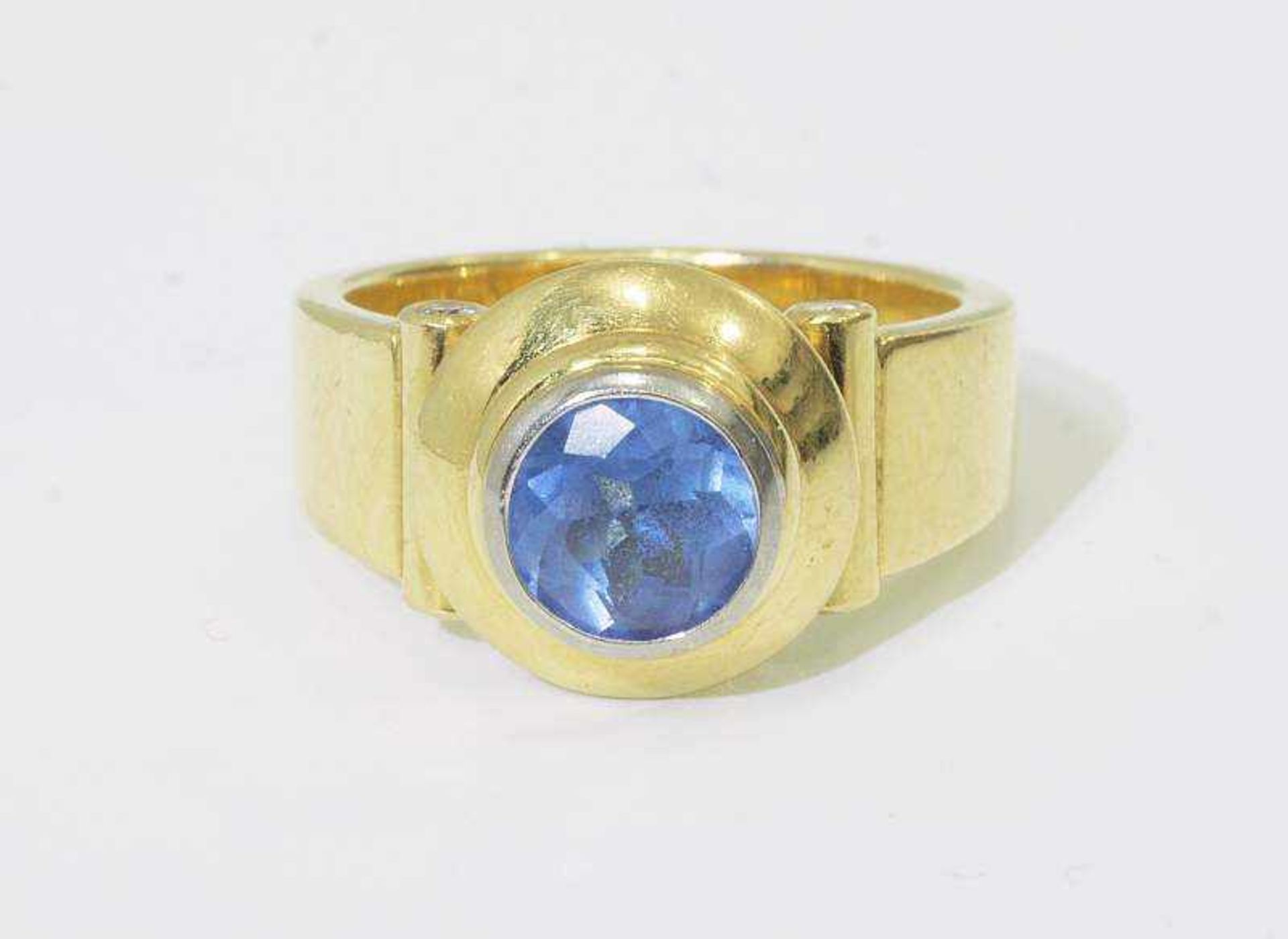 Ring mit Tansanit und vier Brillanten. Ring mit Tansanit und vier Brillanten. 750er Gelbgold - Bild 3 aus 5