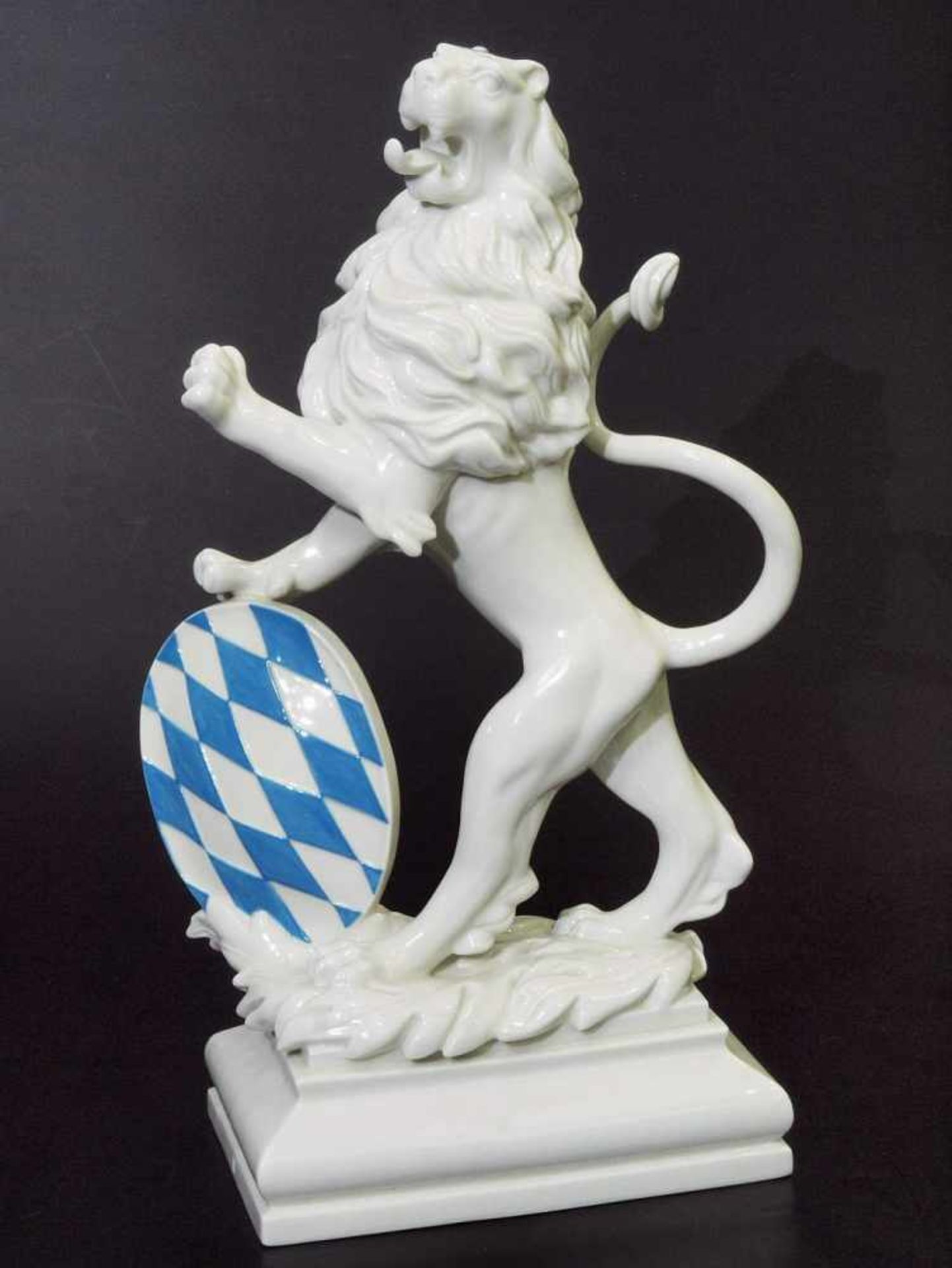 Heraldischer Löwe.Heraldischer Löwe. NYMPHENBURG, Marke 1976 - 1997. Entwurf Ernst Rauch 1948, - Bild 2 aus 6