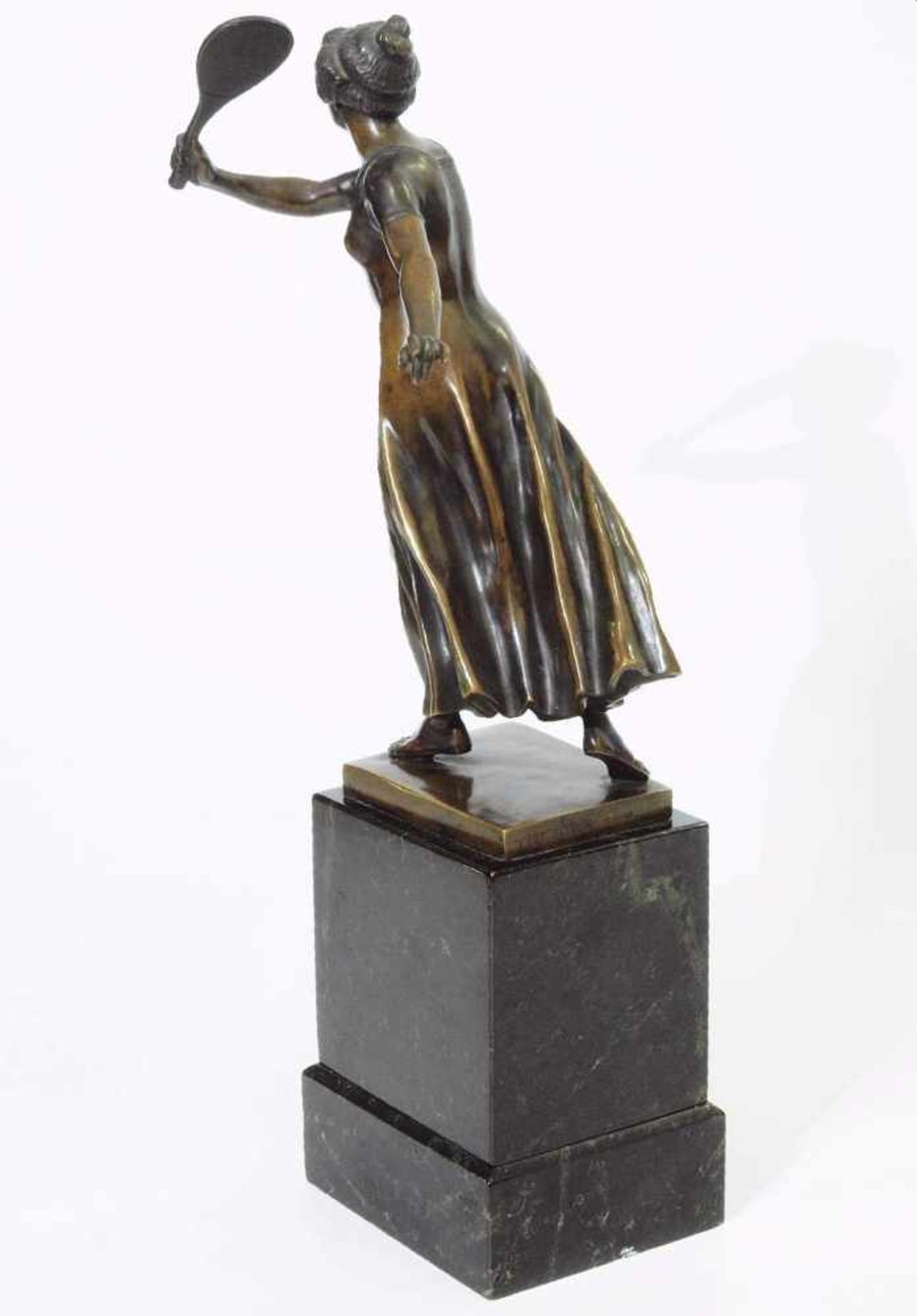 REITER, Ferd.REITER, Ferd., 20. Jahrhundert. Wohl Bronze. Tennisspielerin in bewegter - Image 4 of 7