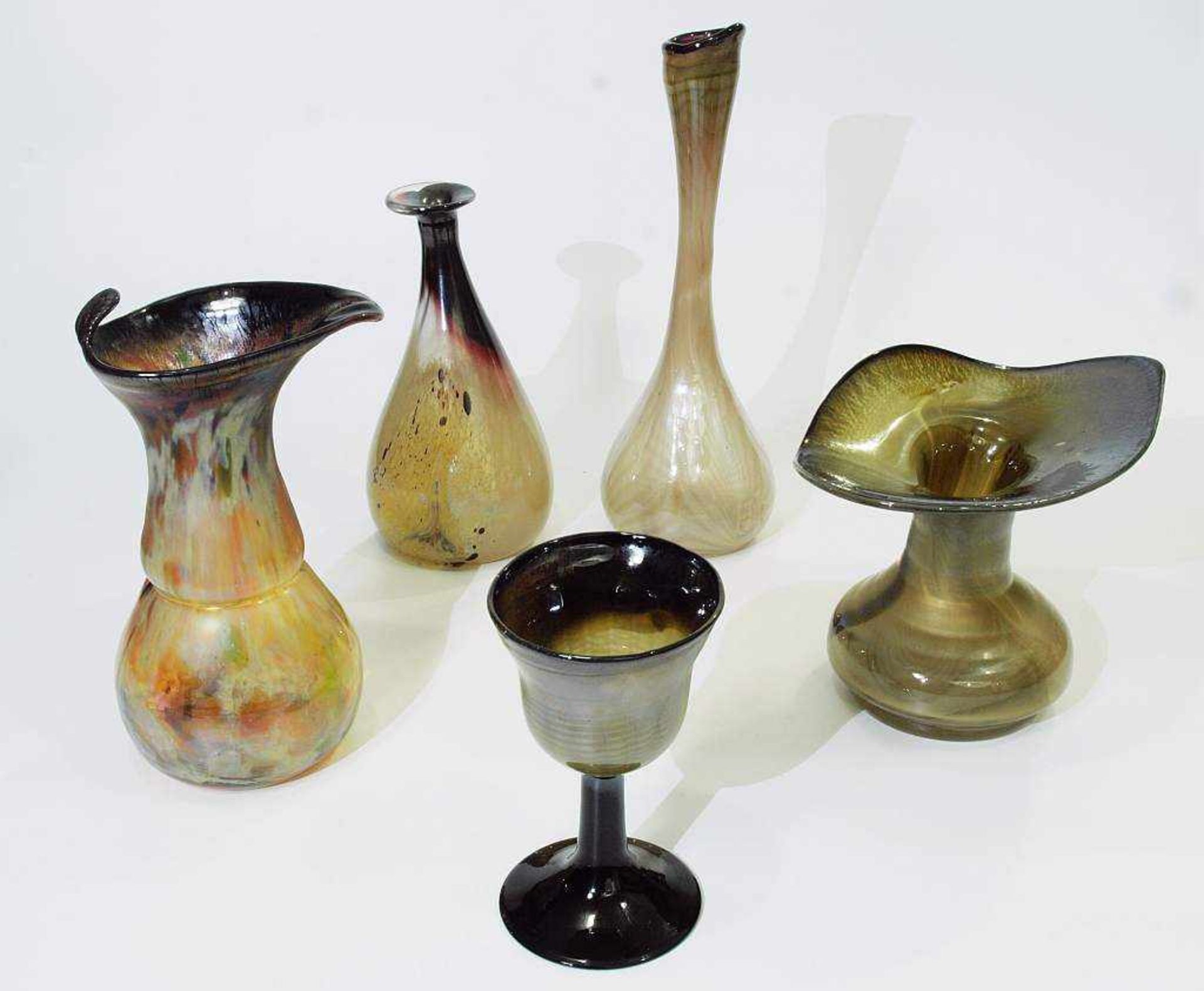 Konvolut: vier Vasen, ein Kelchglas. Glashütte EISCH. Konvolut: vier Vasen, ein Kelchglas. Glashütte - Bild 2 aus 7