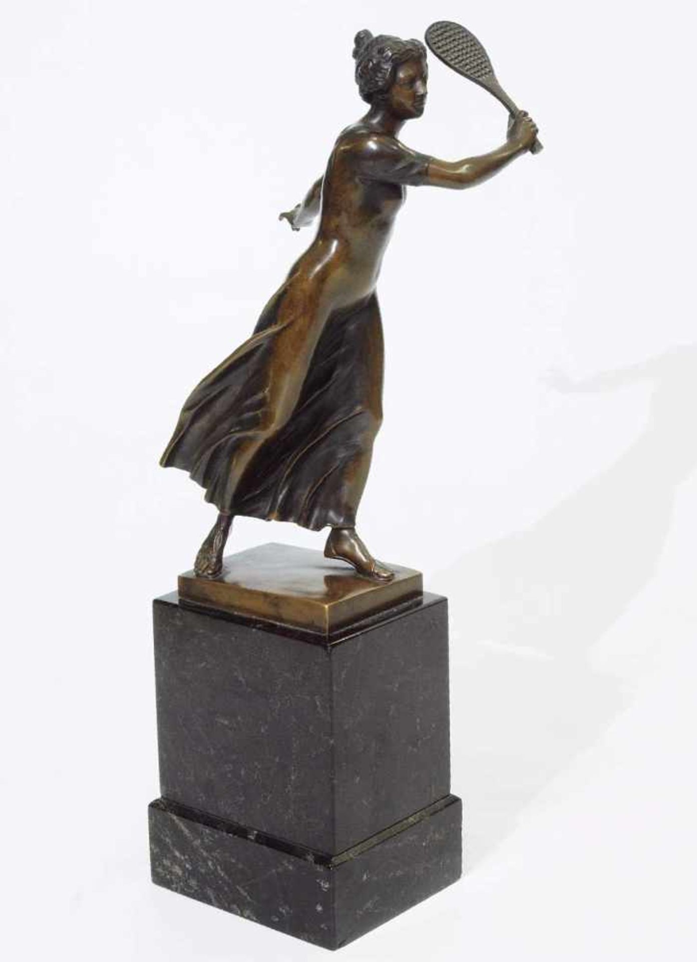 REITER, Ferd.REITER, Ferd., 20. Jahrhundert. Wohl Bronze. Tennisspielerin in bewegter - Image 3 of 7