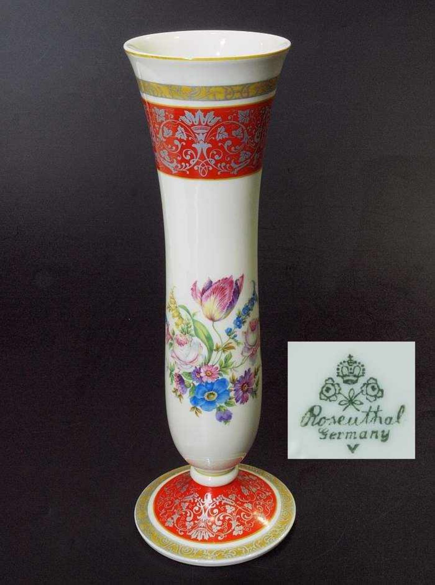 Vase. ROSENTHAL. Vase aufr runden Stand. ROSENTHAL. 20/30iger Jahre. Hohe taillierte Kelchform,