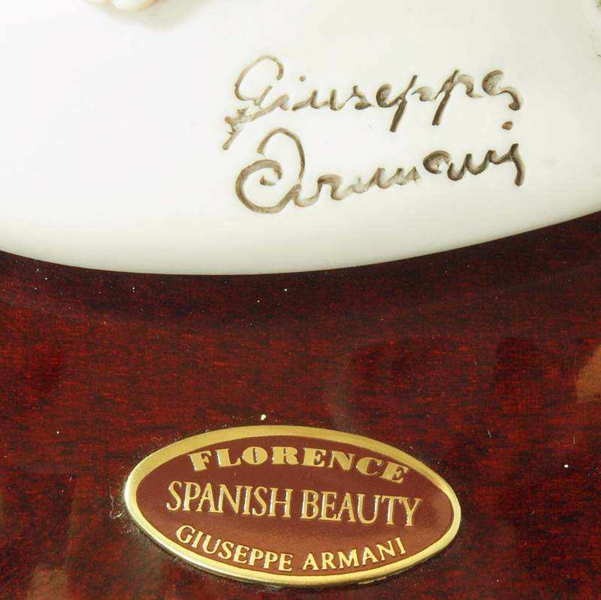 GIUSEPPE ARMANI. GIUSEPPE ARMANI. Modell "Spanish Beauty". Weißporzellan, farbig bemalt. Spanische - Image 5 of 7