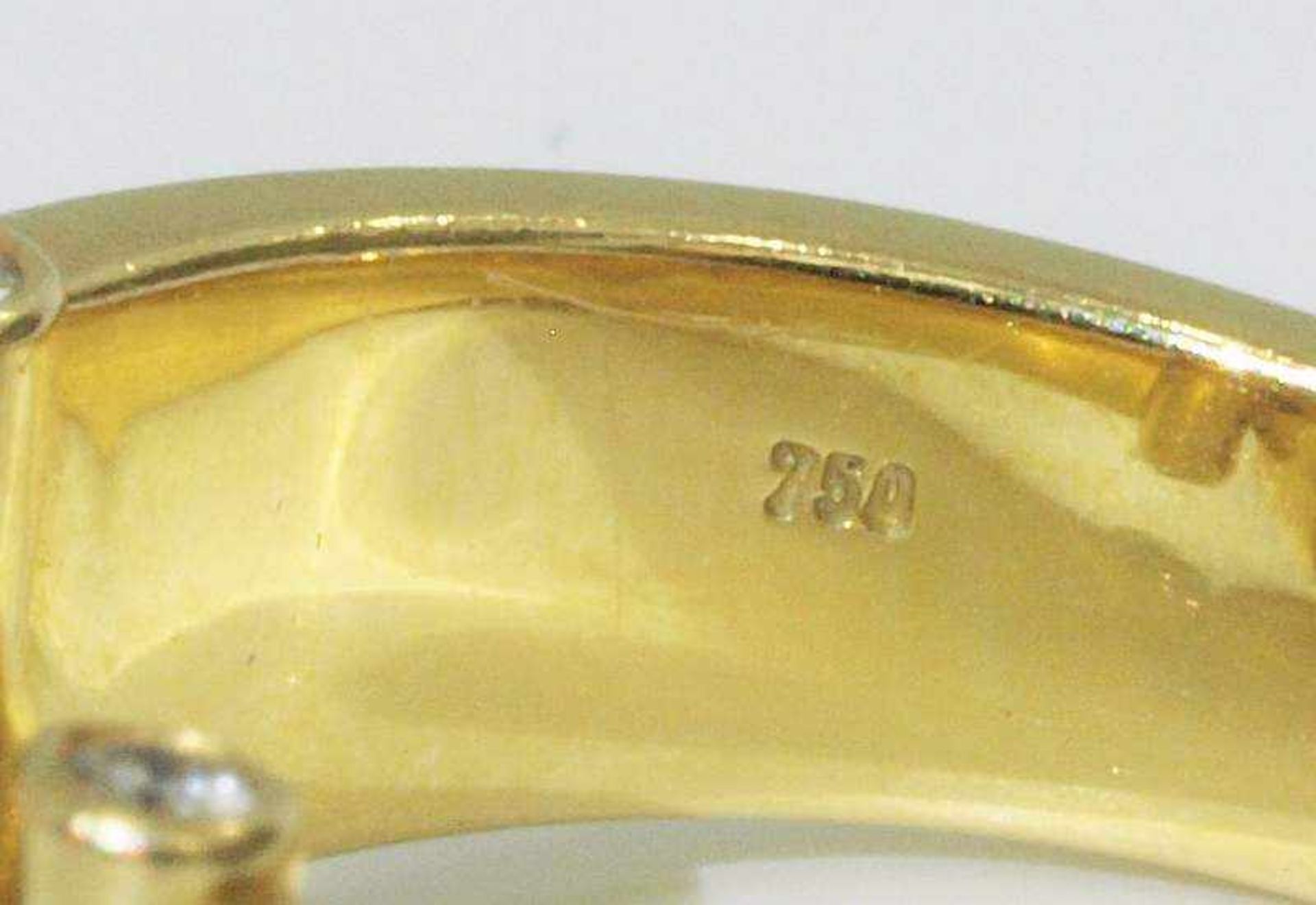 Ring mit Tansanit und vier Brillanten. Ring mit Tansanit und vier Brillanten. 750er Gelbgold - Bild 4 aus 5