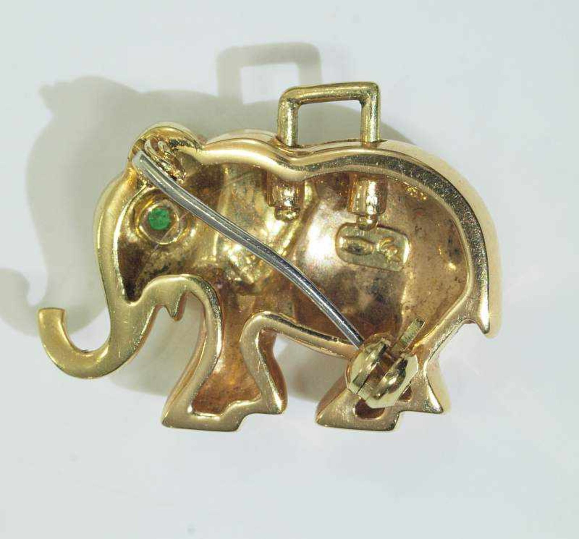 Anhänger/Brosche "Elefant". Anhänger/Brosche "Elefant". 750er Gelbgold. Schreitender glücklicher - Bild 4 aus 4