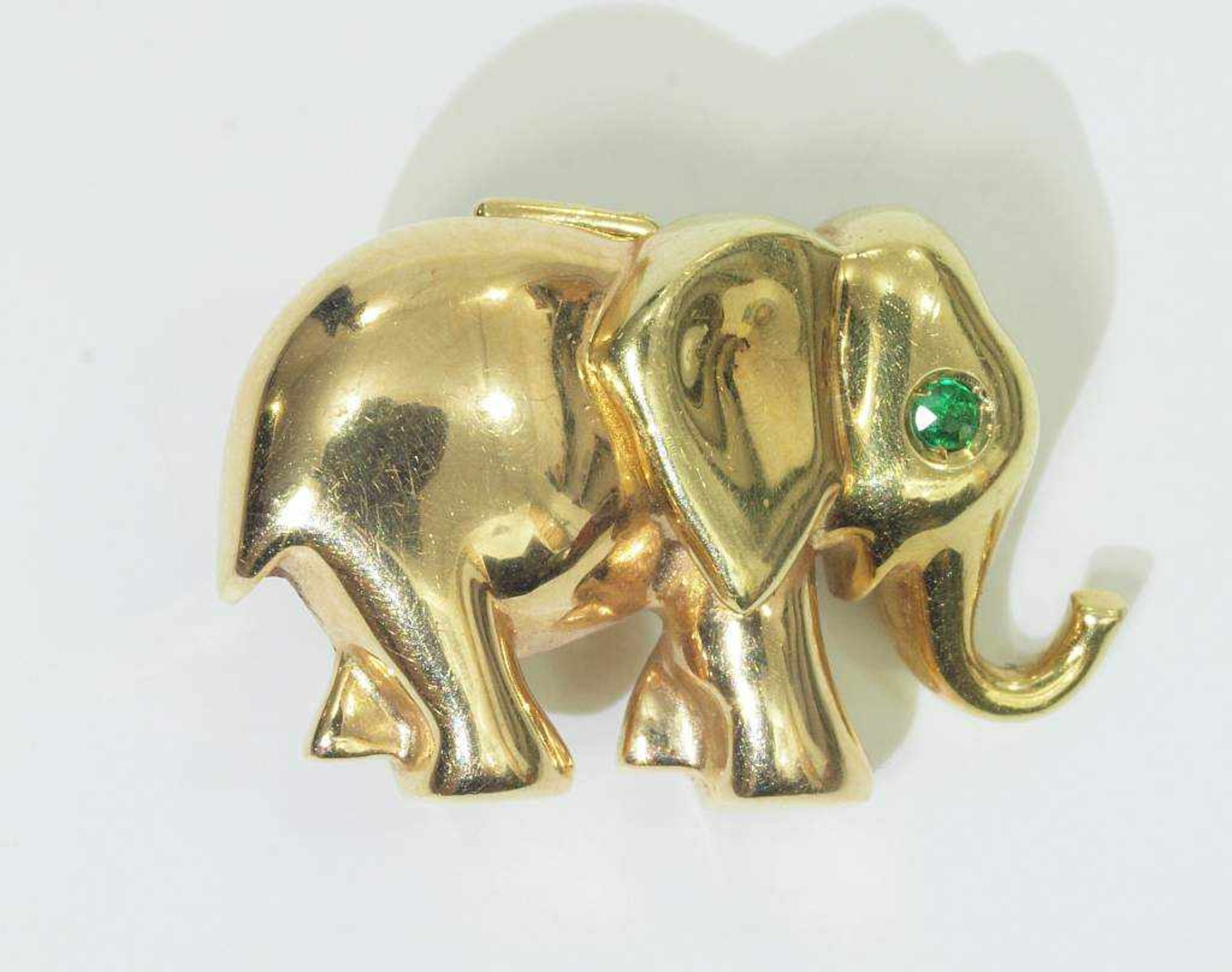 Anhänger/Brosche "Elefant". Anhänger/Brosche "Elefant". 750er Gelbgold. Schreitender glücklicher - Bild 2 aus 4