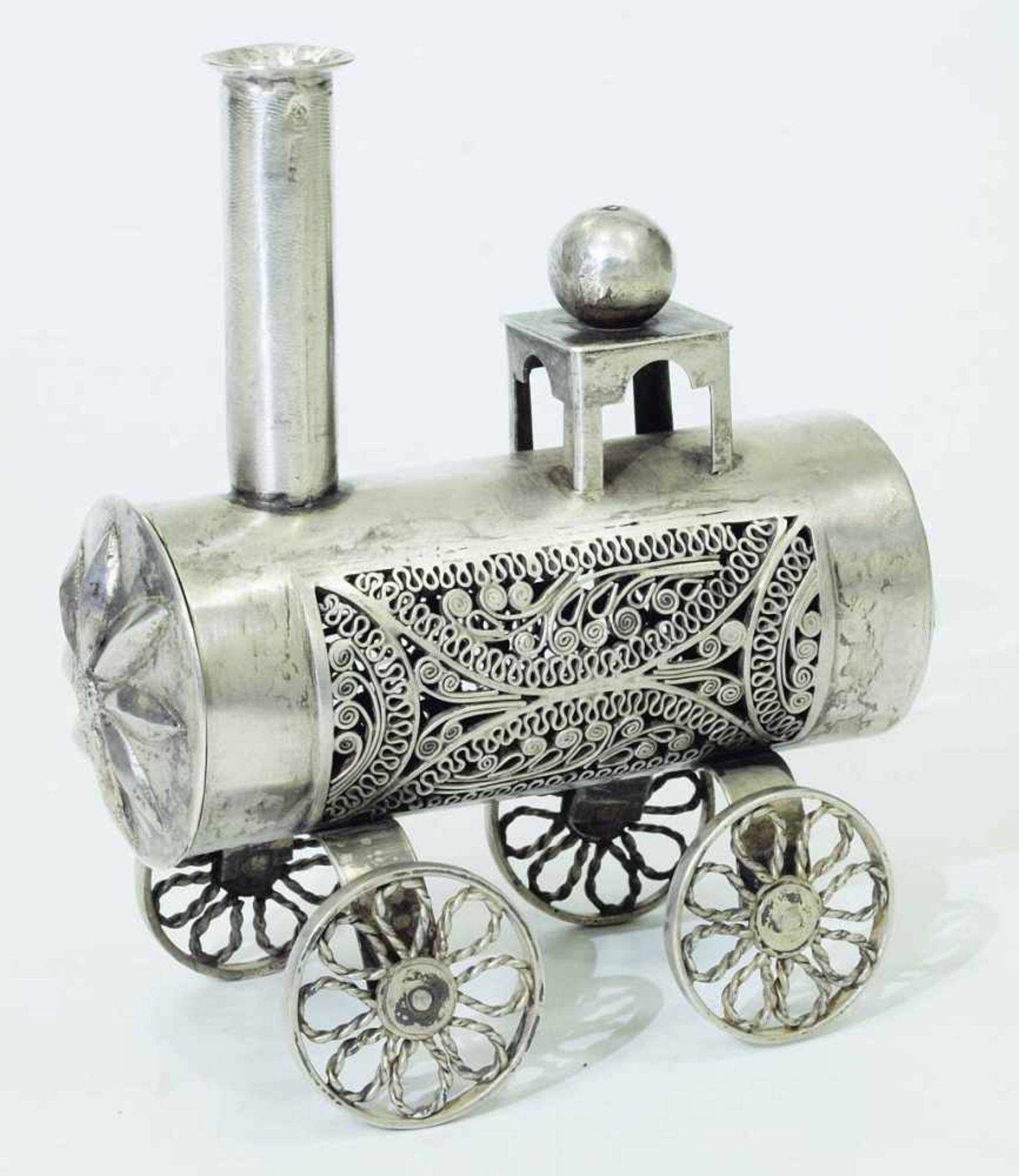 Stilisierte Lokomotive.Stilisierte Lokomotive. 19. Jahrhundert, 12-lötiges Silber punziert. - Bild 2 aus 4