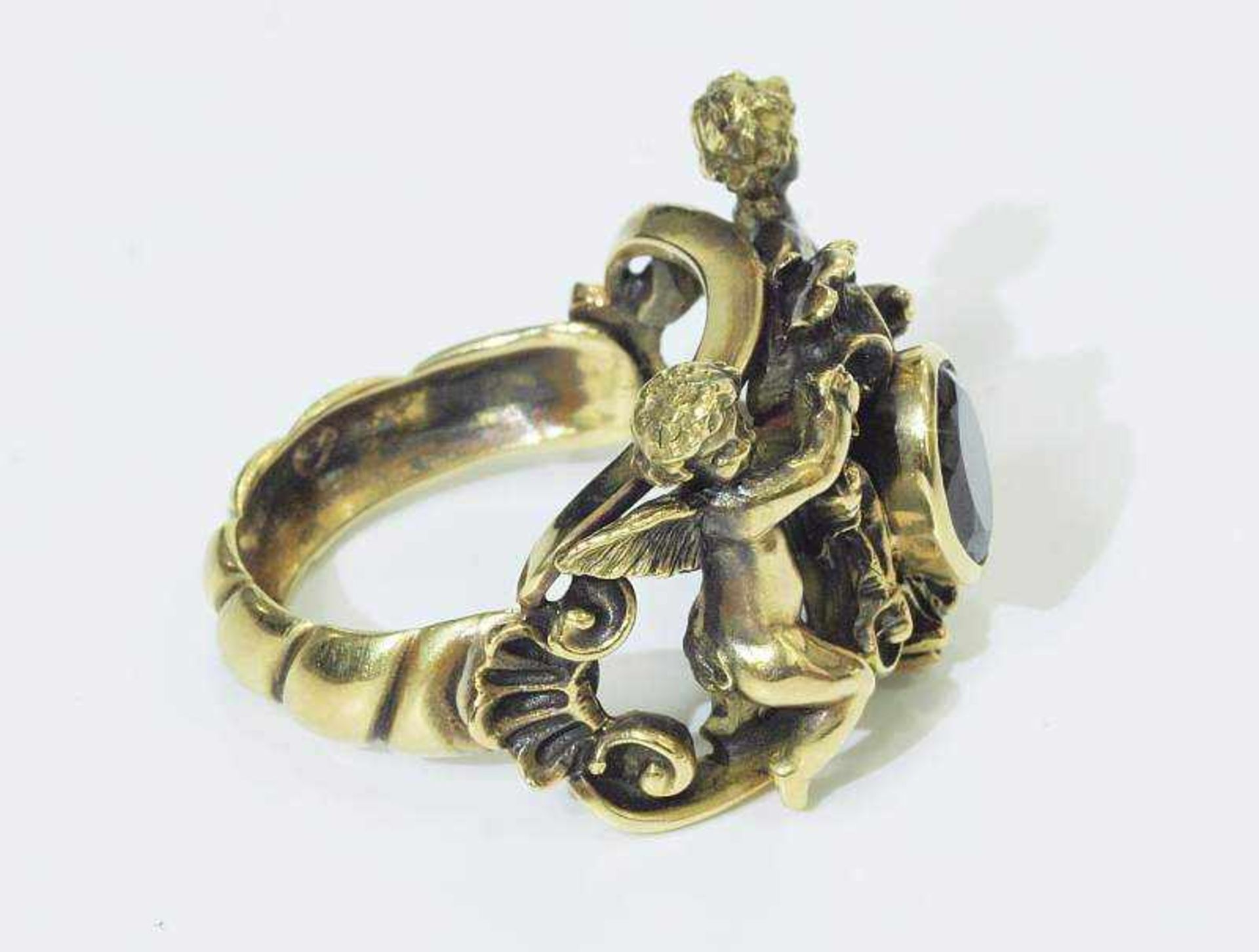 Außergewöhnlicher Ring mit Putti und Granat.Außergewöhnlicher Ring mit Putti und Granat. 750er - Bild 5 aus 6