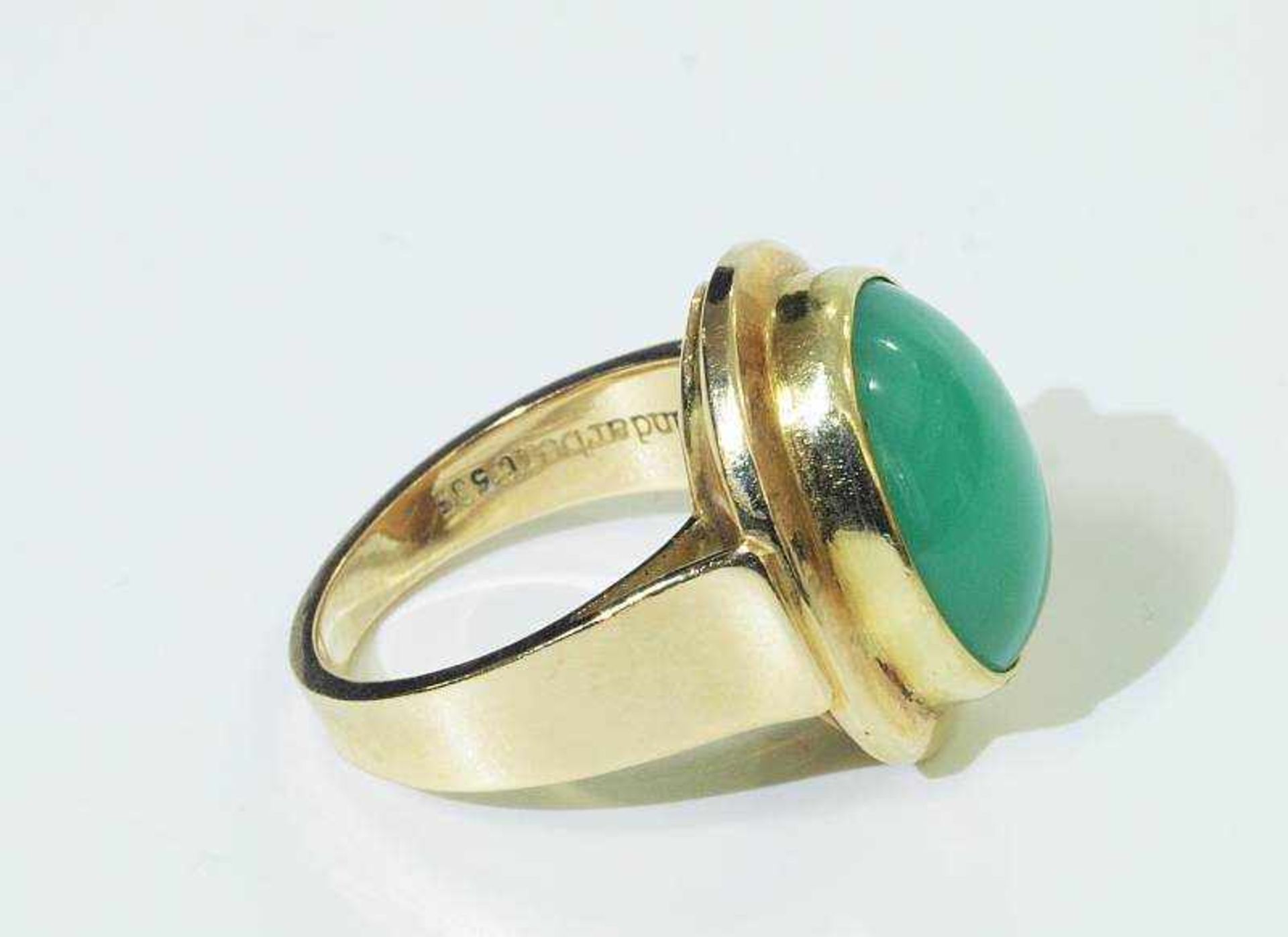 Ring mit Chrysopras.Ring mit Chrysopras. 585er Gelbgold punziert. Ovaler Ringkopf mit Chrysopras- - Image 4 of 6