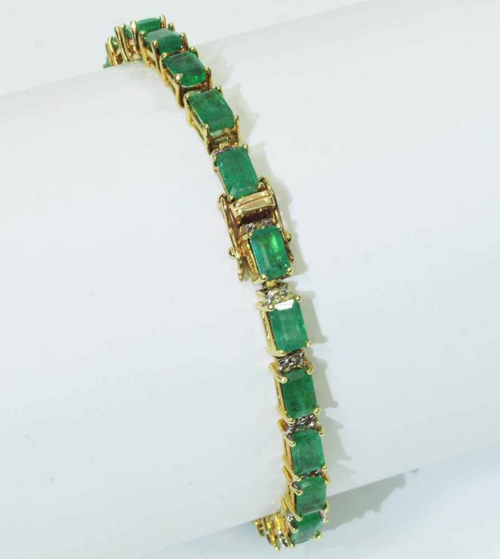 Tennis-Armband mit Smaragden und Brillanten.Tennis-Armband mit Smaragden und Brillanten. 585er - Bild 2 aus 5