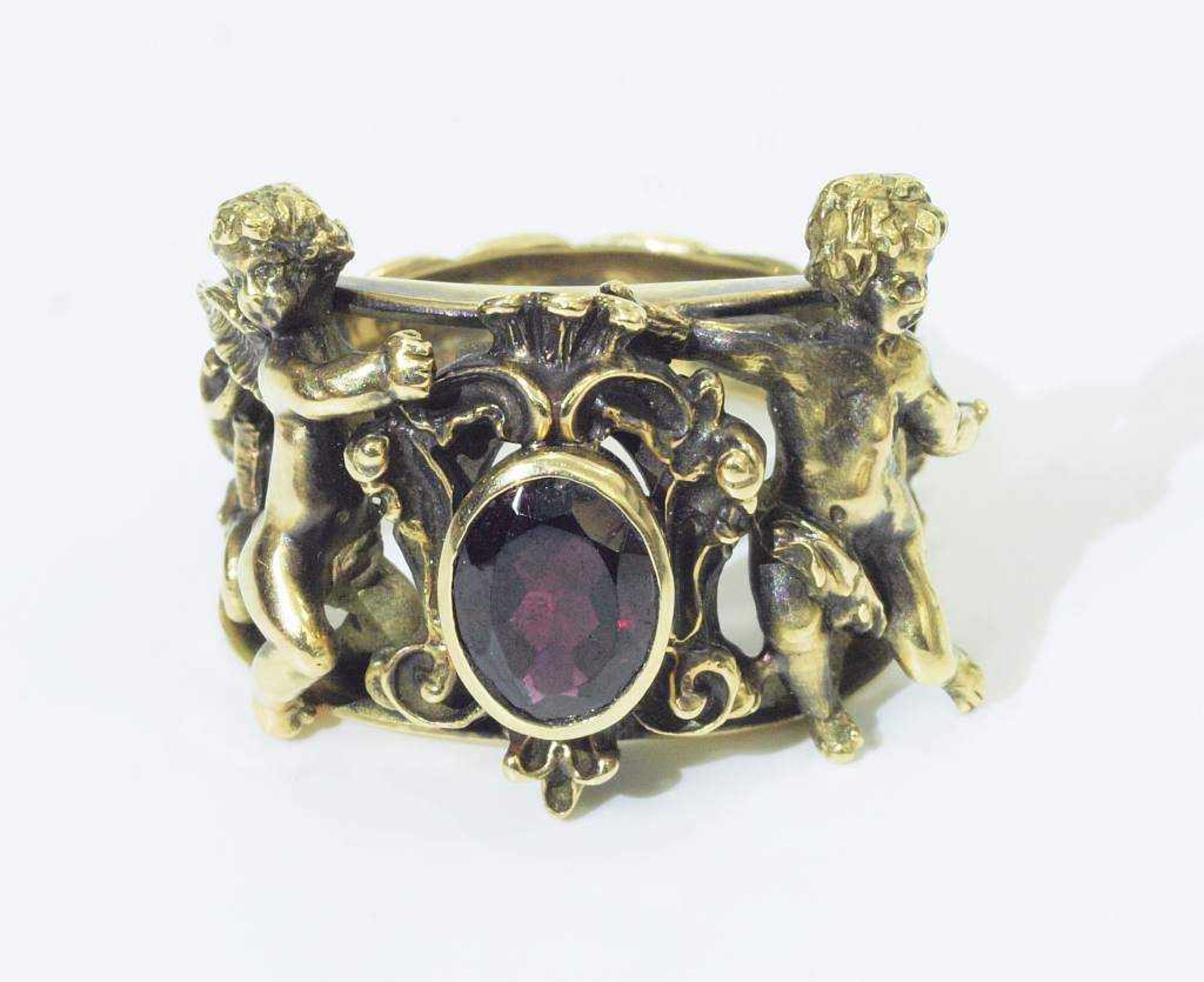 Außergewöhnlicher Ring mit Putti und Granat.Außergewöhnlicher Ring mit Putti und Granat. 750er - Bild 3 aus 6