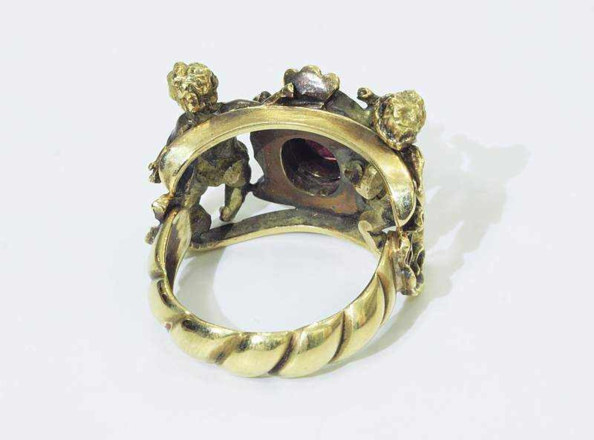 Außergewöhnlicher Ring mit Putti und Granat.Außergewöhnlicher Ring mit Putti und Granat. 750er - Bild 6 aus 6