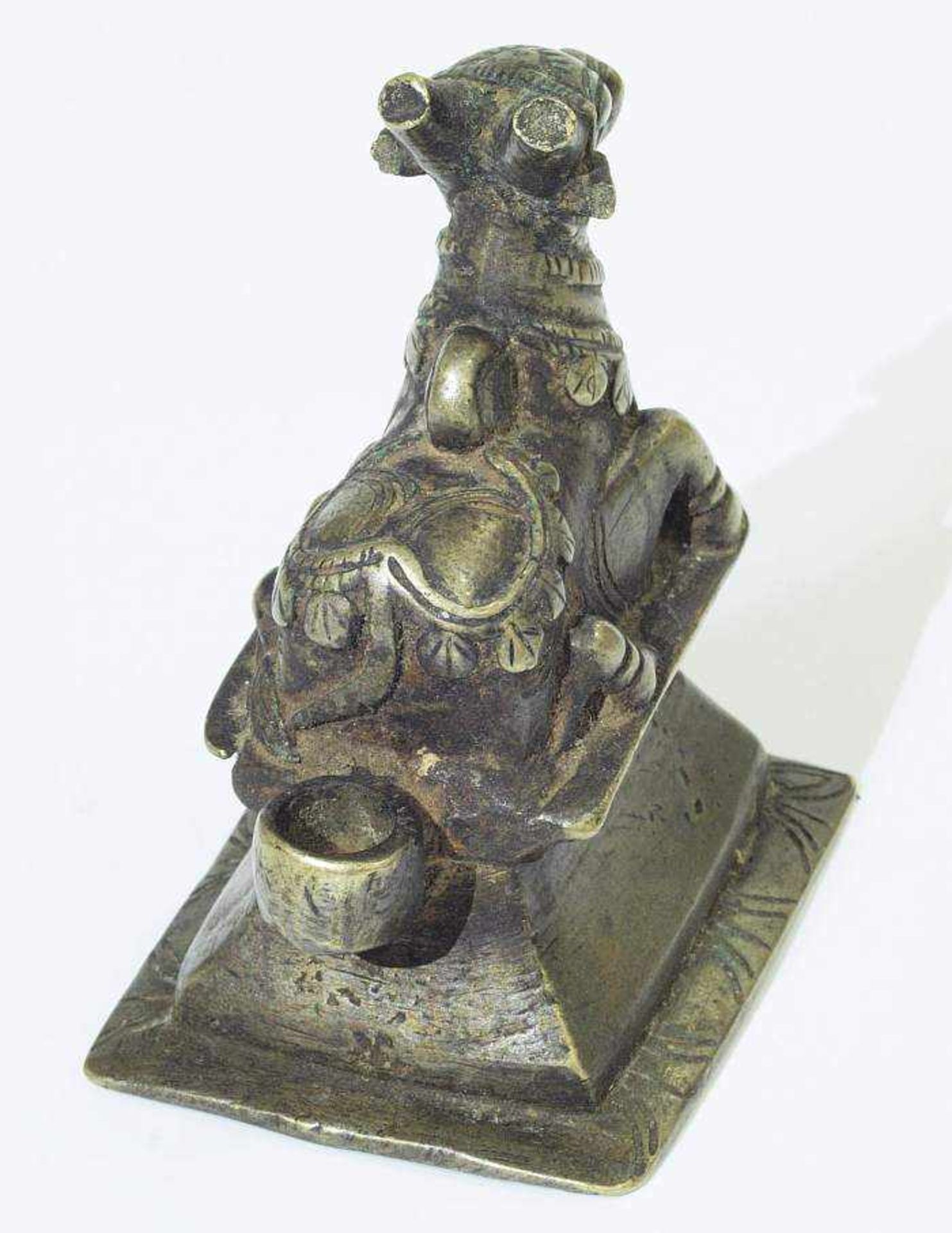 Begleittier von Gott Shiva "Nandi". Begleittier von Gott Shiva "Nandi". Südindien, 19./20. - Bild 4 aus 5