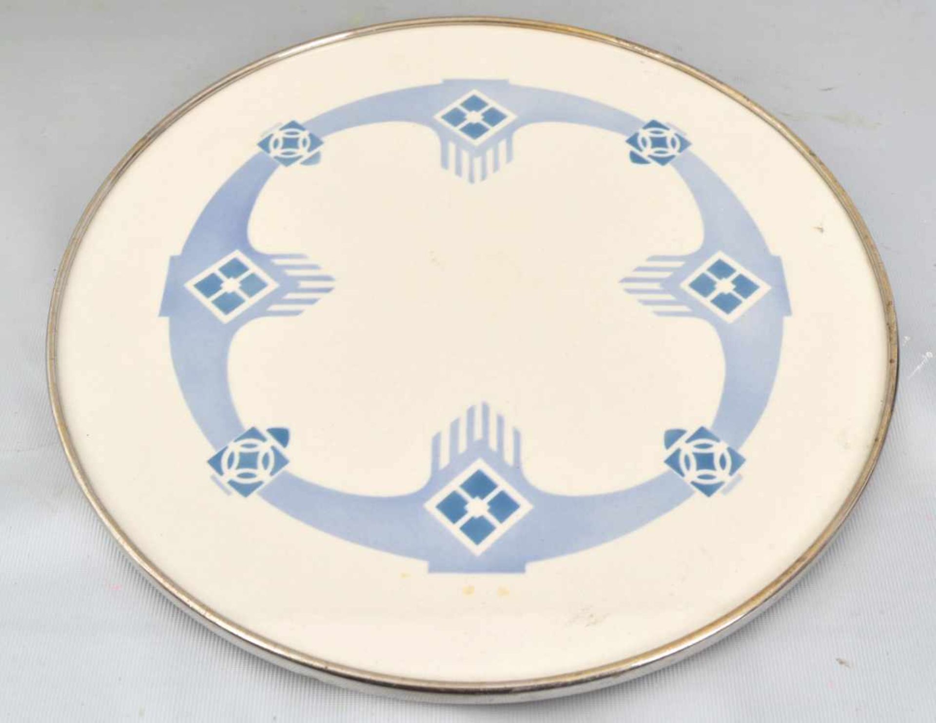 Kuchenplatte mit Jugendstil-Ornamenten verziert, Metallrand, Dm 30 cm, FM Villeroy & Boch