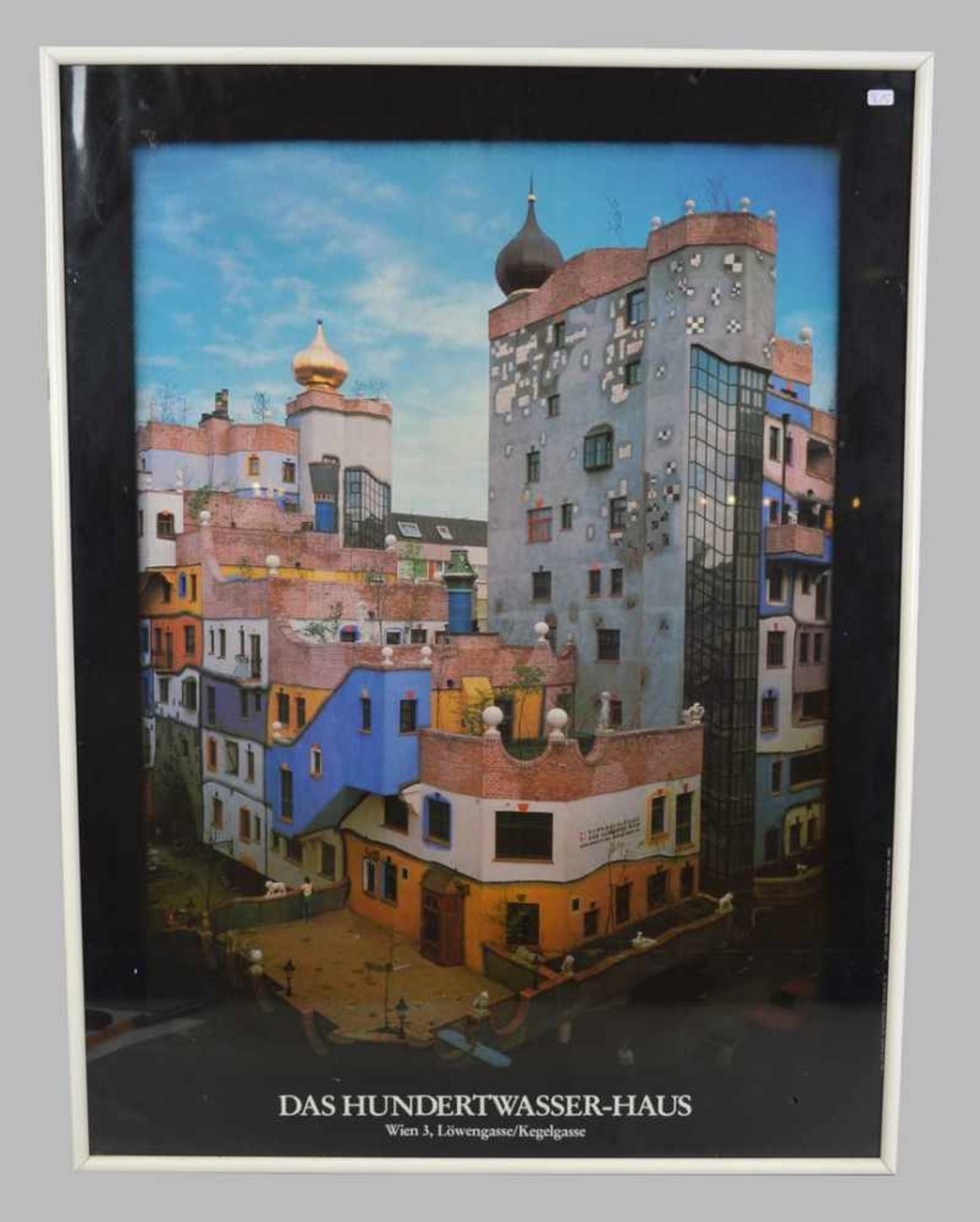 Poster Das Hundertwasser-Haus in Wien, im weißen Rahmen, 61 X 81 cm