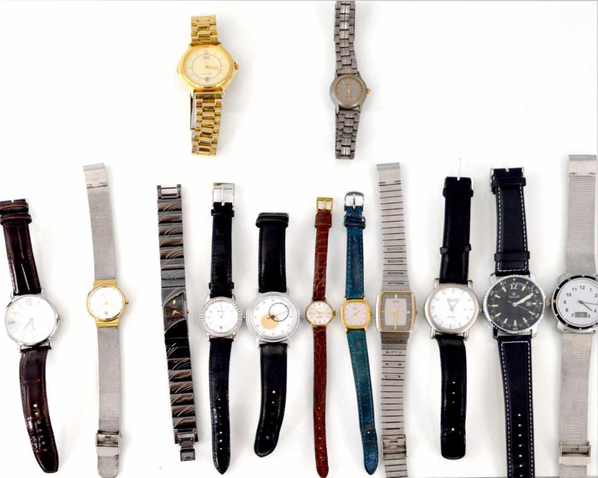 Konvolut zwölf Armbanduhren verschiedene Ausführungen, Funktion nicht geprüft