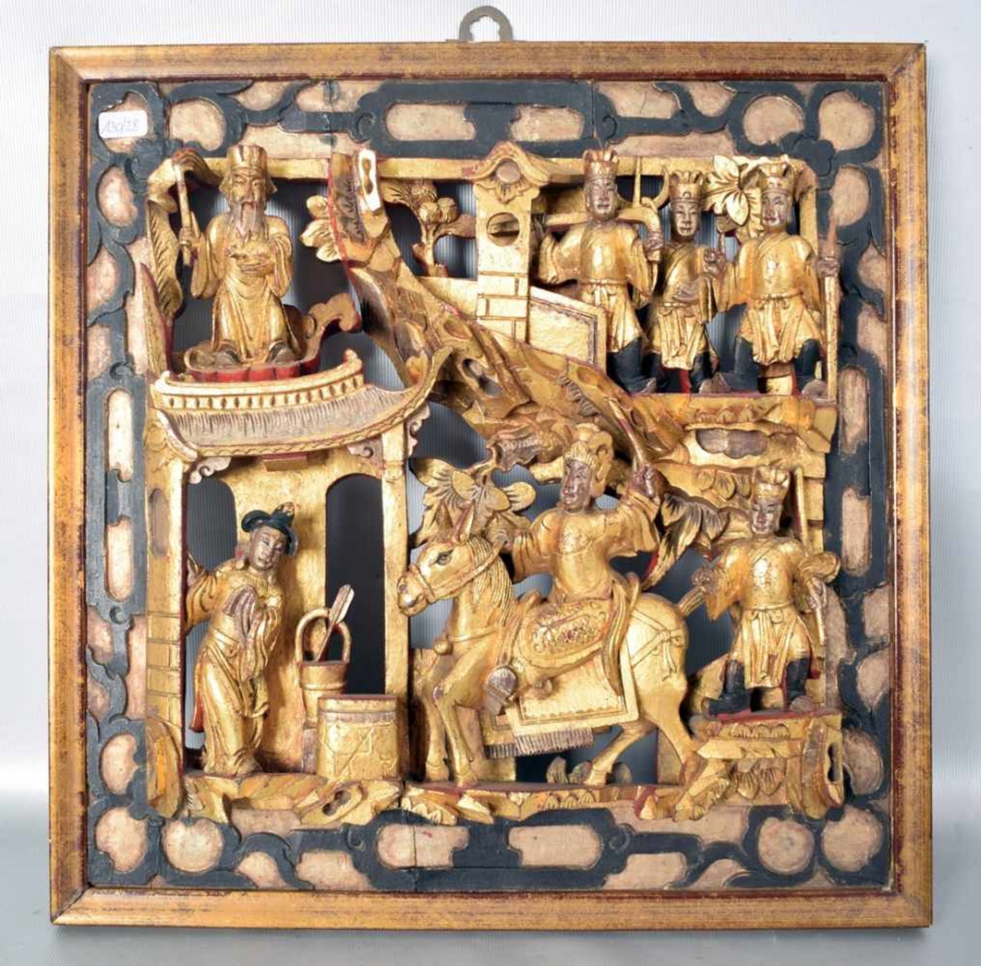 Reliefbild Hartholz, geschnitzt, höfische Szene mit figürlichen Darstellungen, schwarz und gold