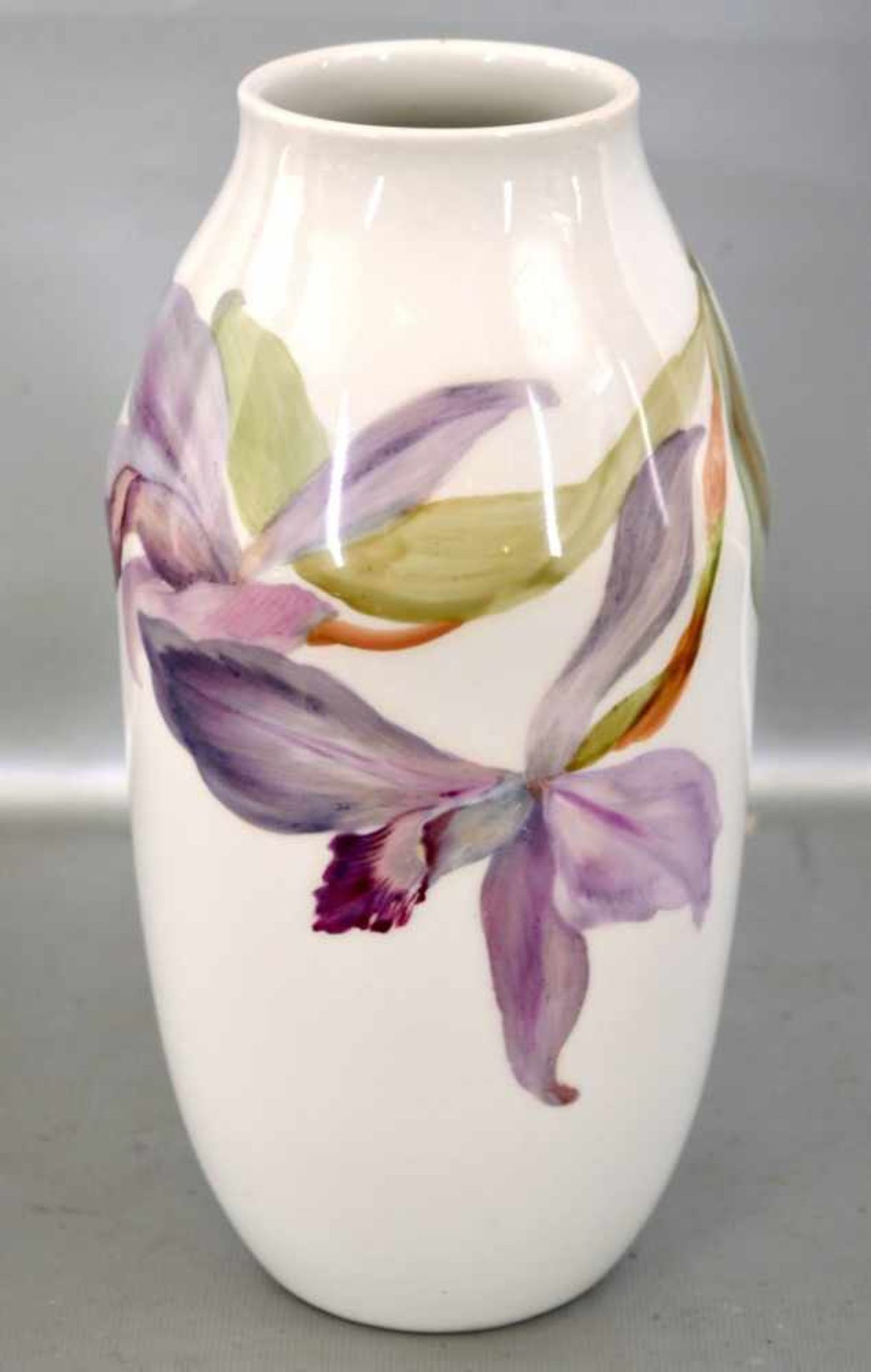 Vase rund, Wandung mit bunter Blumenbemalung, H 23 cm, FM KPM Berlin, 20er/30er Jahre