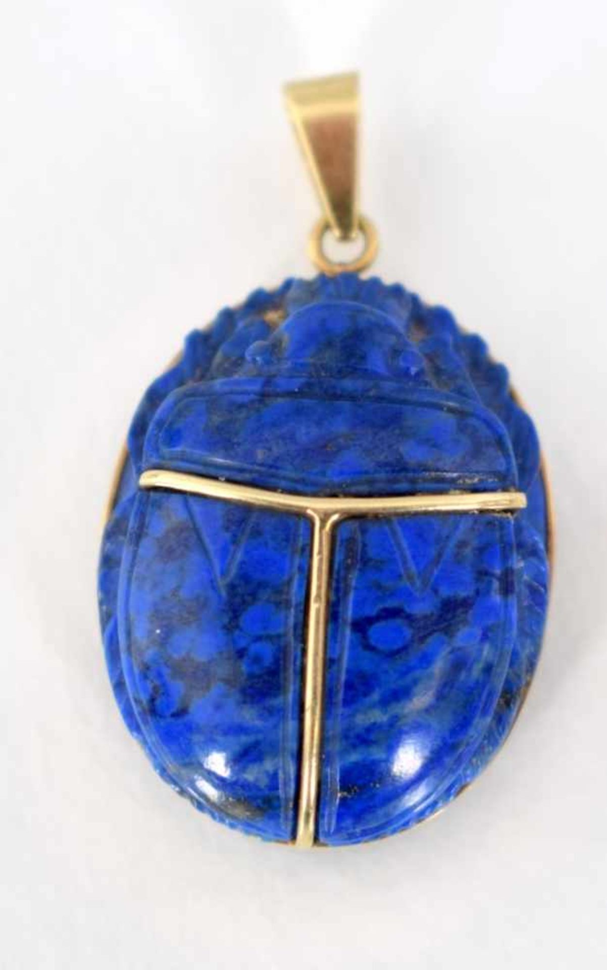 Anhänger 14 kt. Gelbgold, mit blauem Stein in Form eines Skarabäus