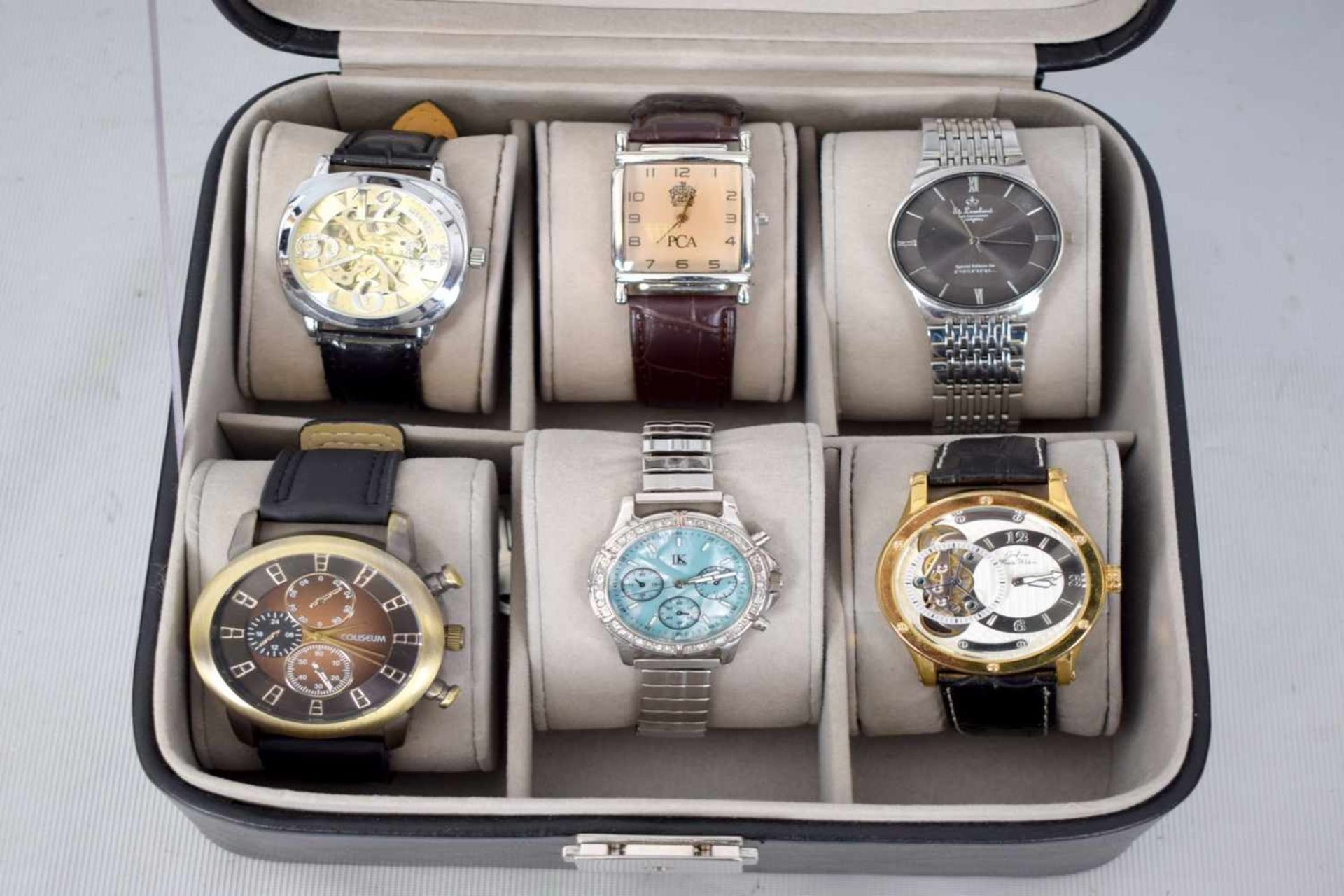 Konvolut sechs Armbanduhren verschiedene Ausführungen, im Sammleretui, Funktion nicht geprüft
