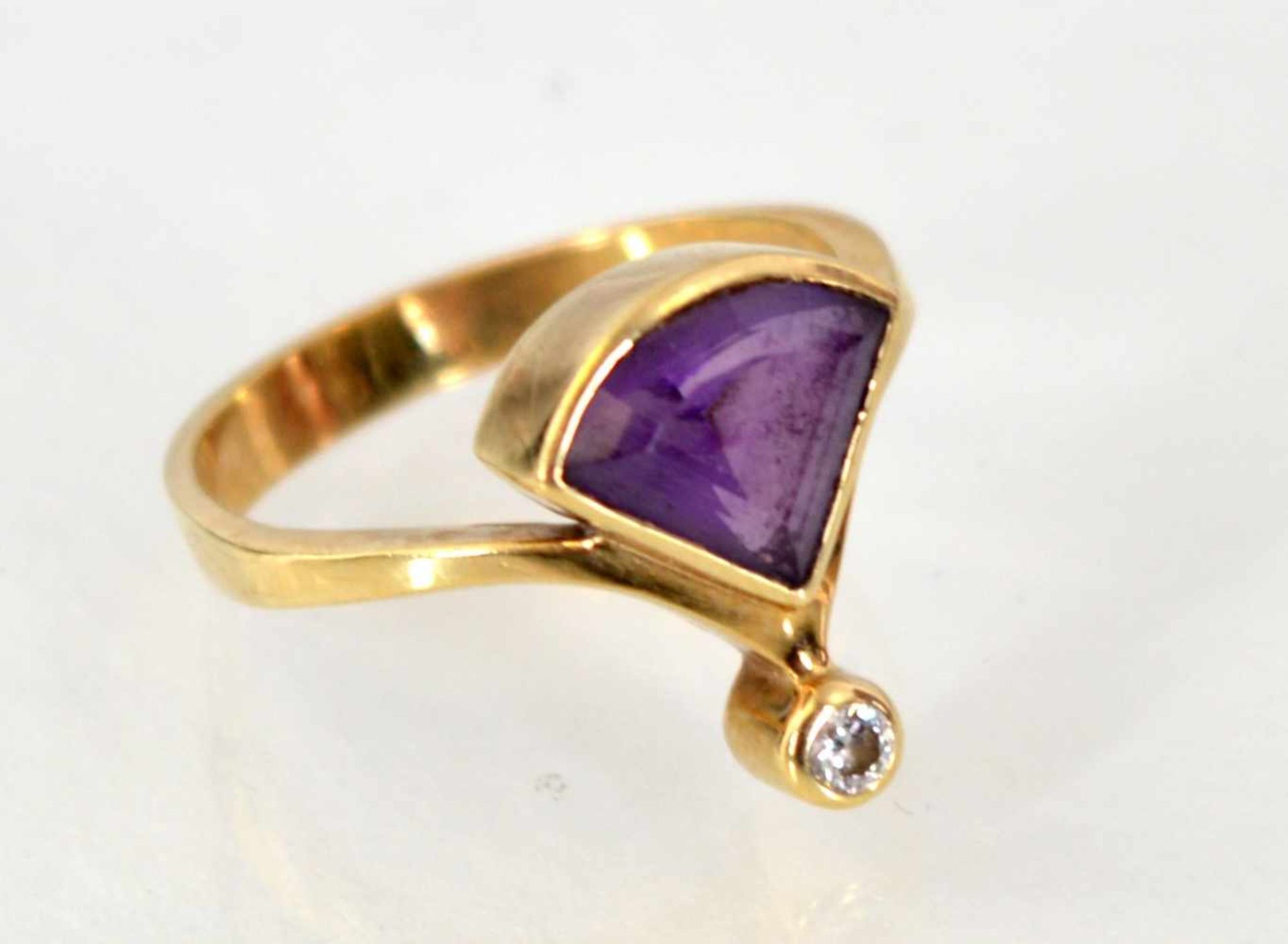 Damenring 14 kt. Gelbgold, mit Amethyst und Brillant, RG 56