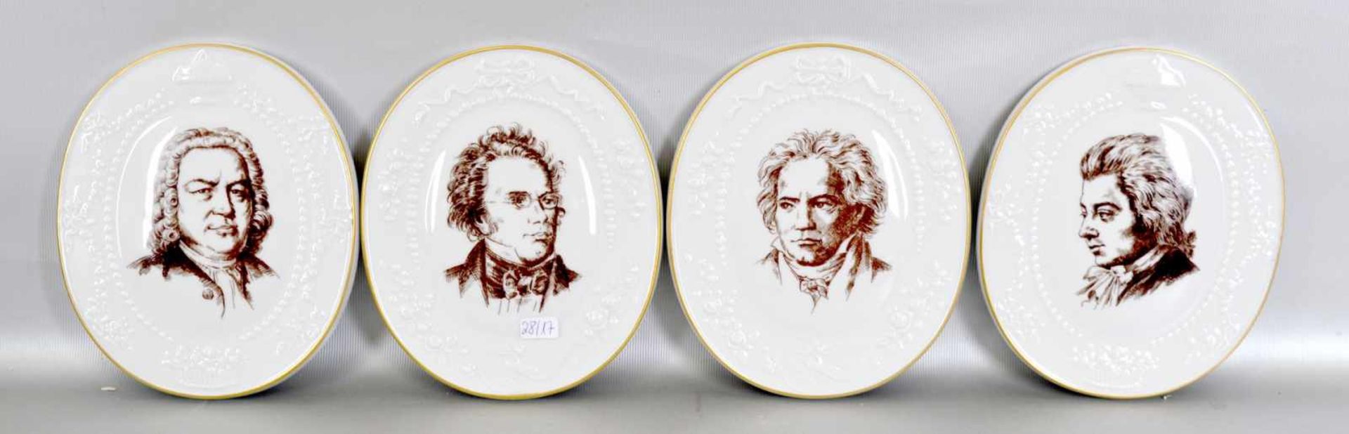 Vier Plaketten Portraits von Beethoven, Schubert, Mozart und Bach, oval, mit Ranken verziert,