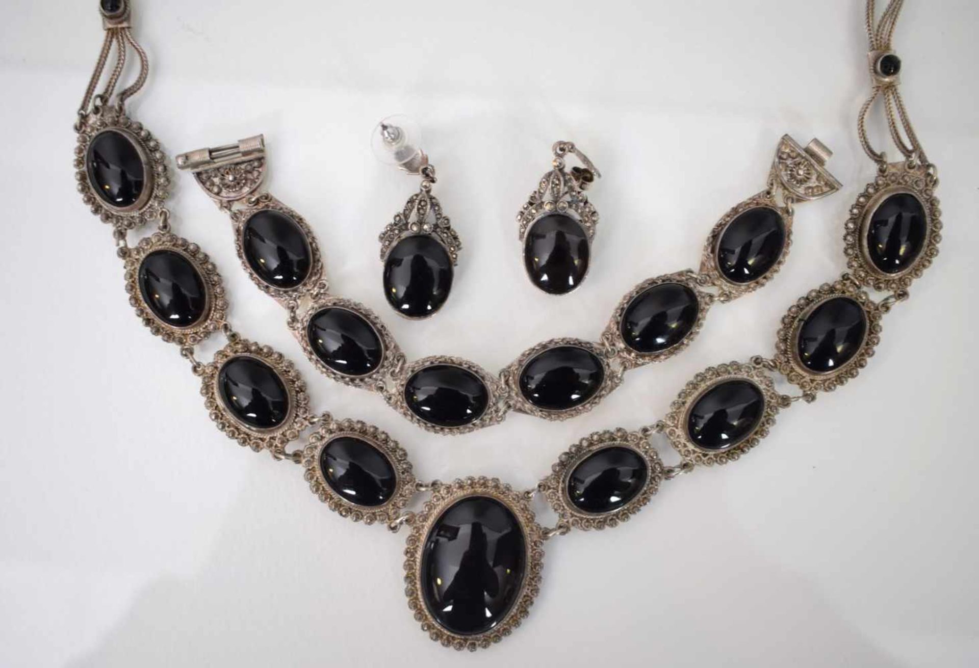 Halskette, Armband und paar Ohrstecker925er Silber, mit schwarzem Onyx und Markasiten