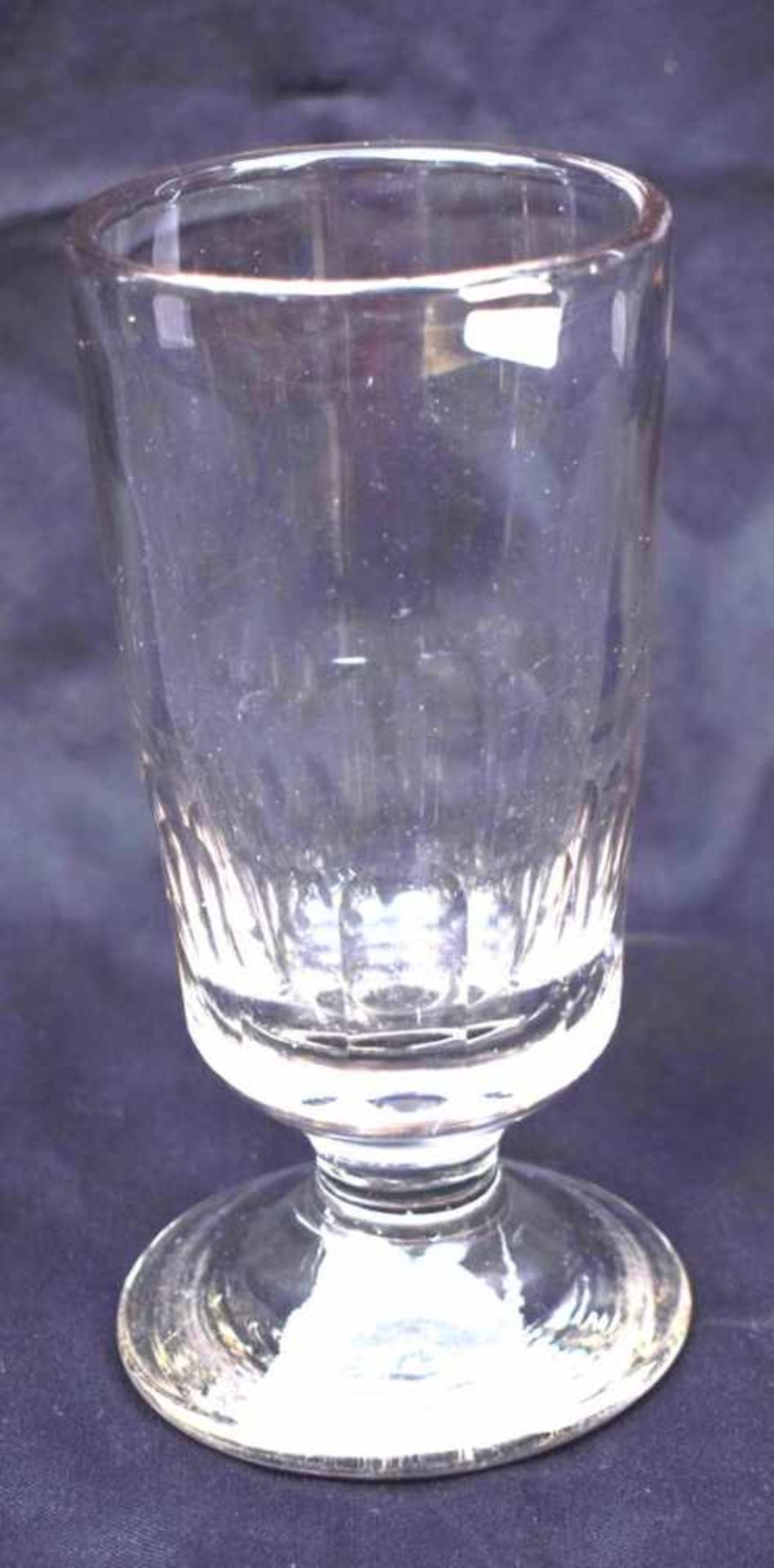 Glasfarbl. Glas, facettiert geschliffen, H 17 cm, 1. Hälfte 19. Jh.