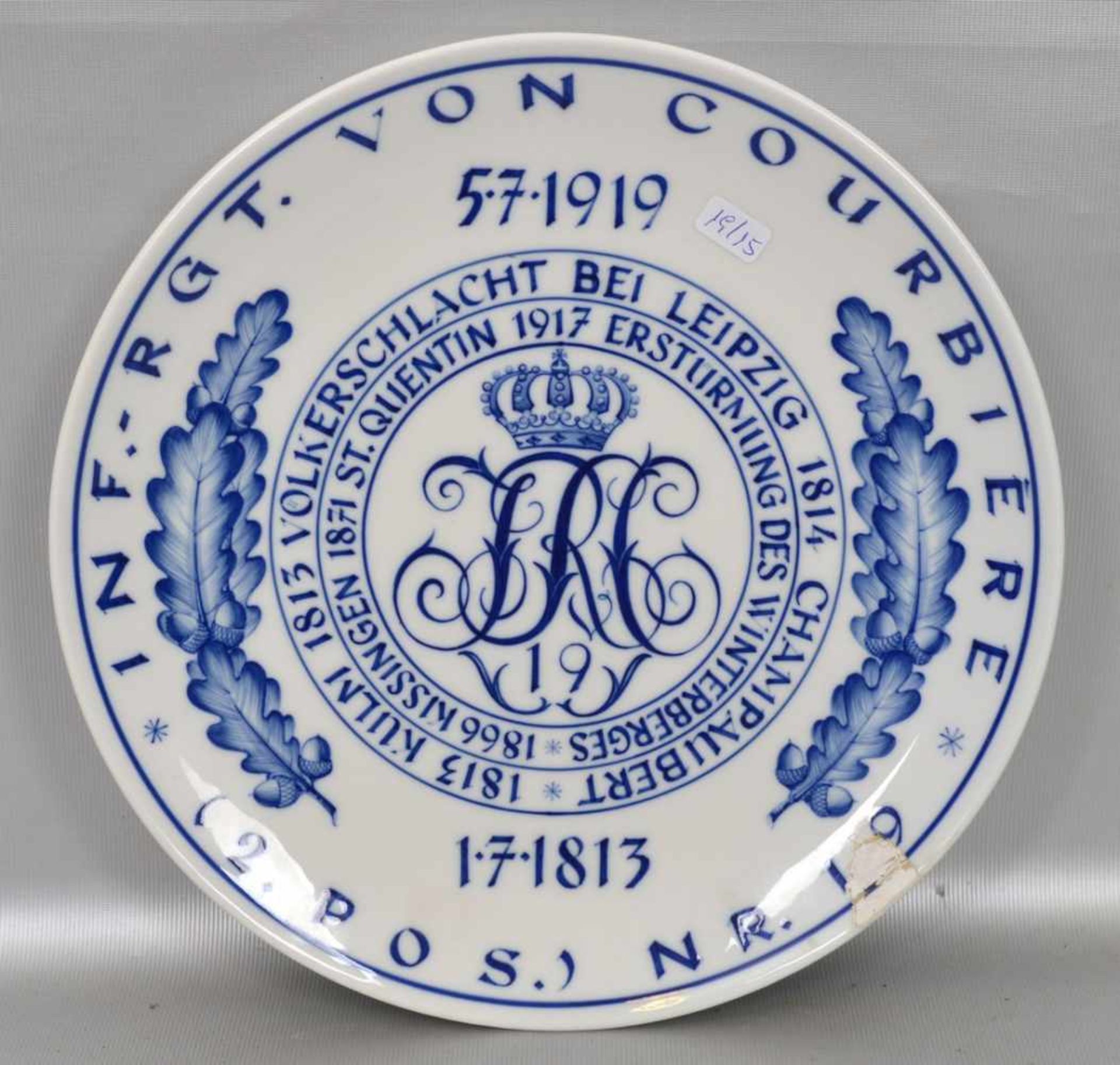 Wandtellermit Aufschrift, Krone, Monogramm und Eichenlaub, blau bemalt, besch., Dm 25 cm, blaue