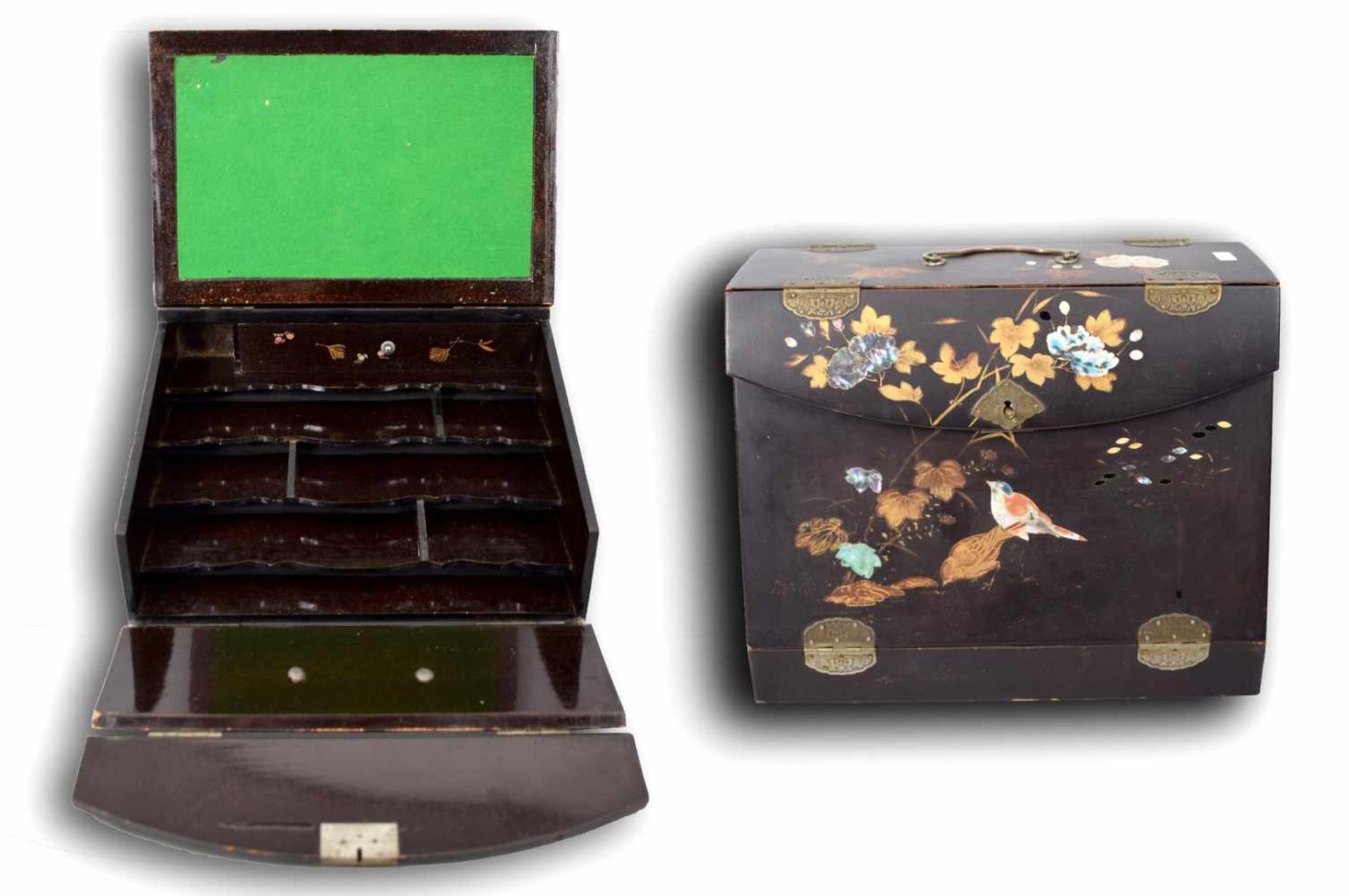 Asiatische ReiseschatulleHartholz, schwarz gefasst, mit goldenen Ornamenten, Ranken und Tieren